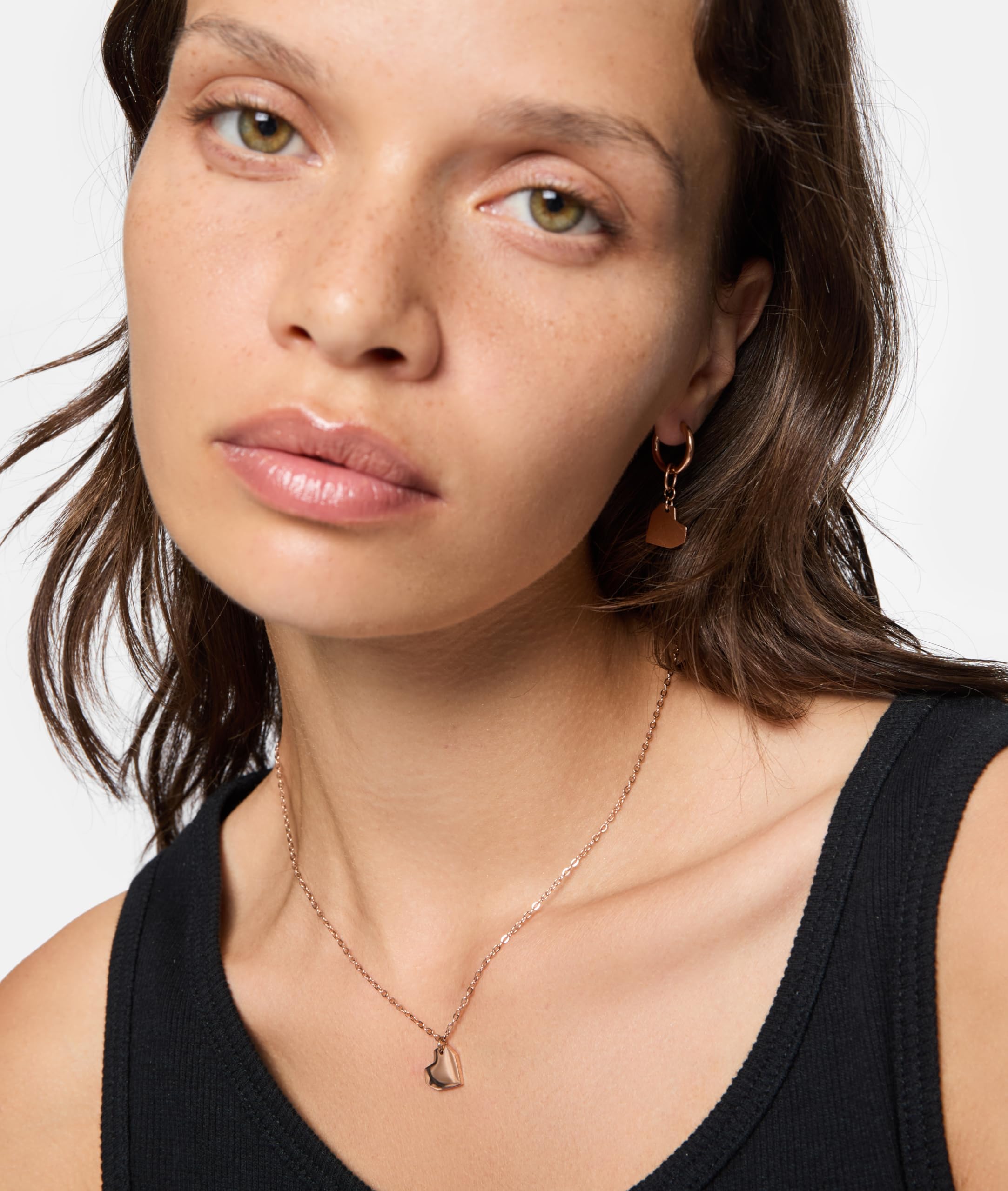 LIEBESKIND BERLIN Herz Ohrringe – Ohrstecker & Creolen aus Edelstahl im beliebten Liebeskind Broken-Heart Design – Damenschmuck in verschiedenen Farben erhältlich– Geschenkidee