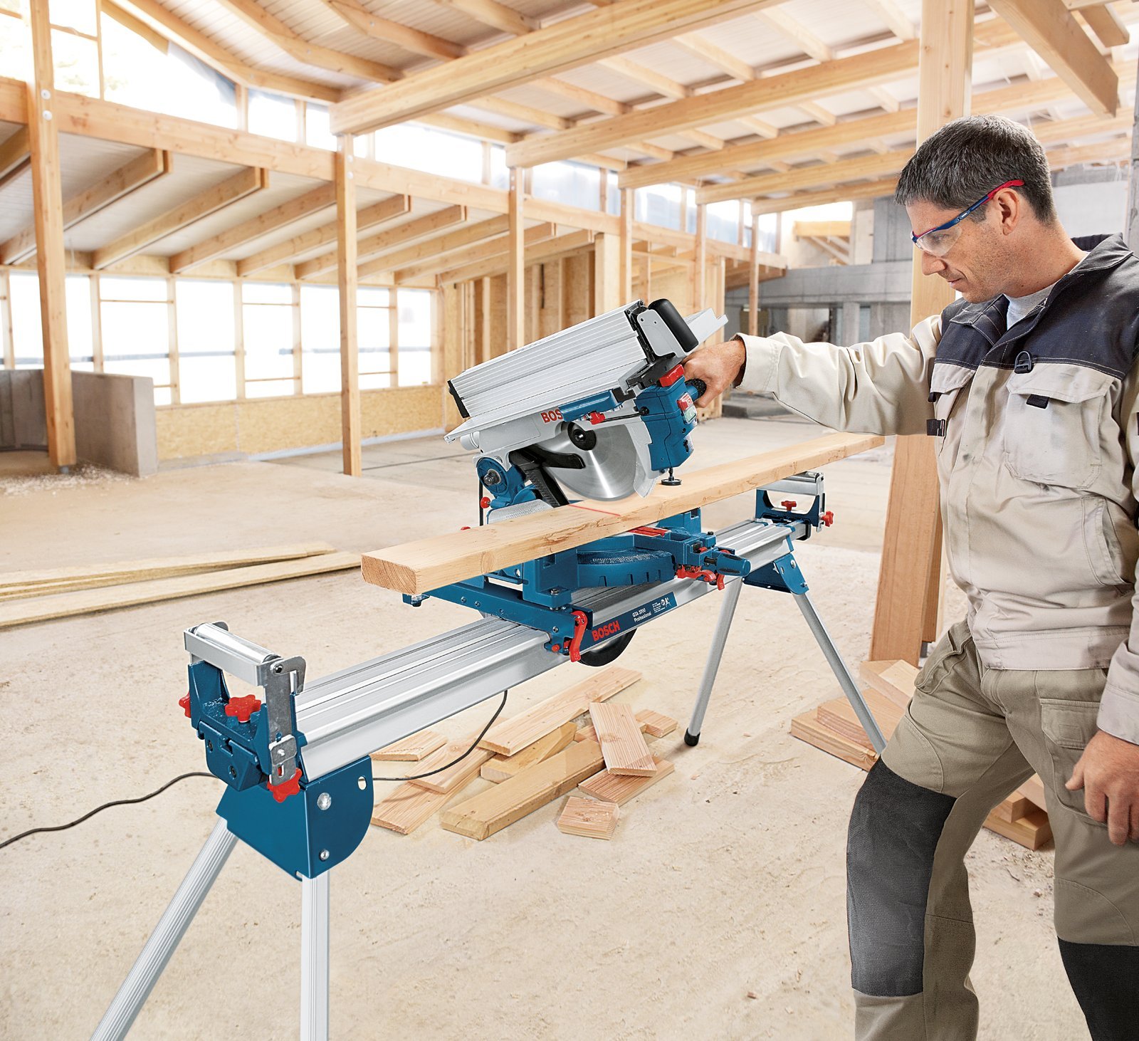 Bosch GTM 12 - Sierra circular (230 V, 22.5 kg, 550 mm, 660 mm)
