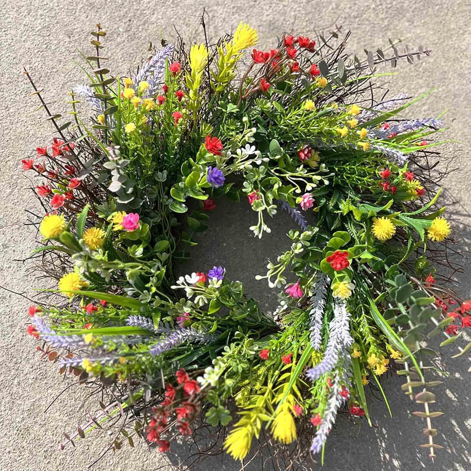 Ghirlanda primaverile con margherita e lavanda con foglie verdi, base di vite, ghirlanda di fiori selvatici artificiali per porta d'ingresso, ghirlanda di fiori da appendere colorata
