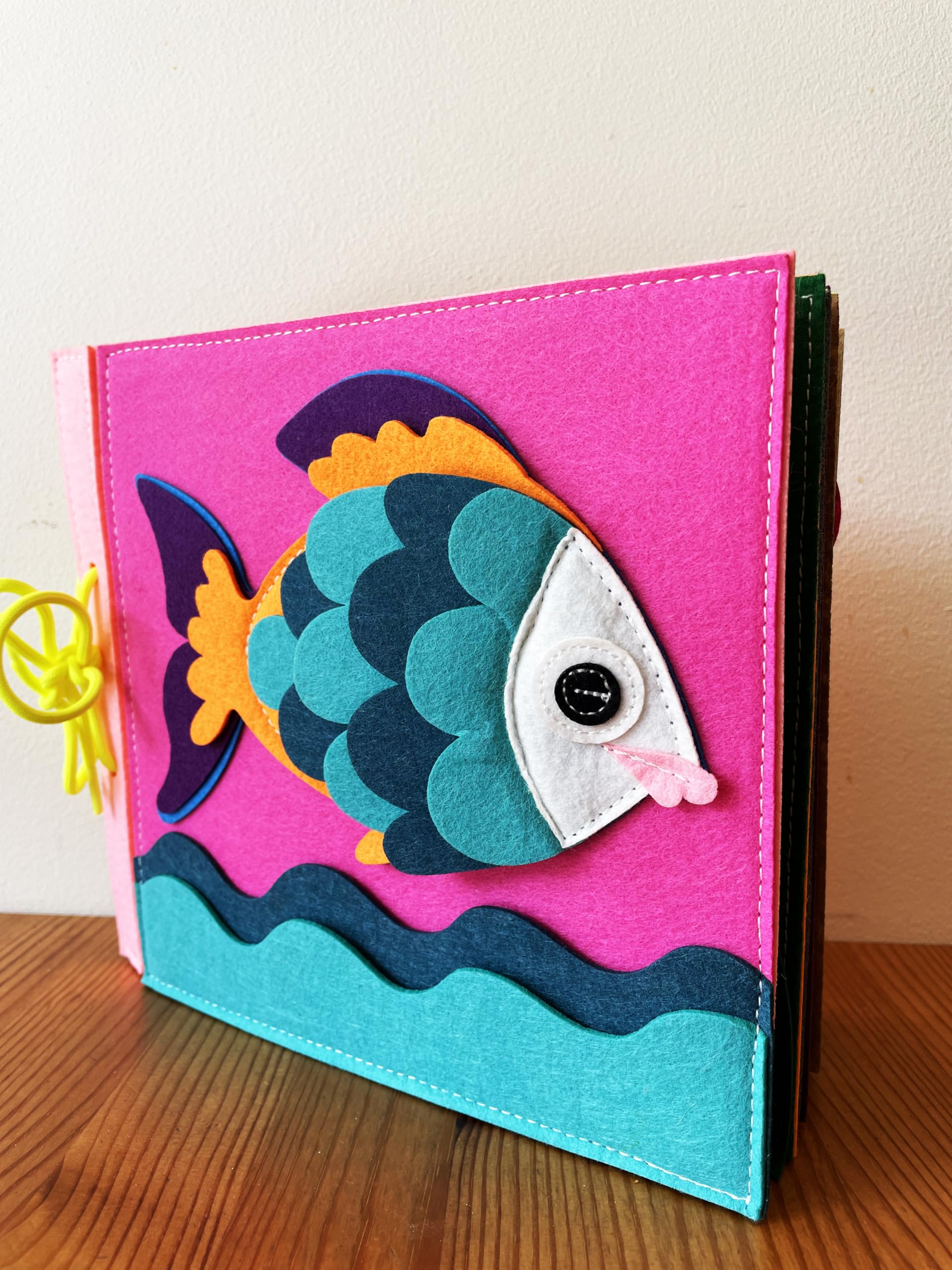 ZAC HOME Interactive Felt Quiet Book, 6 Educational Pages with Shapes and Activities, Ages 3+, 20 x 20 cm - Image 4