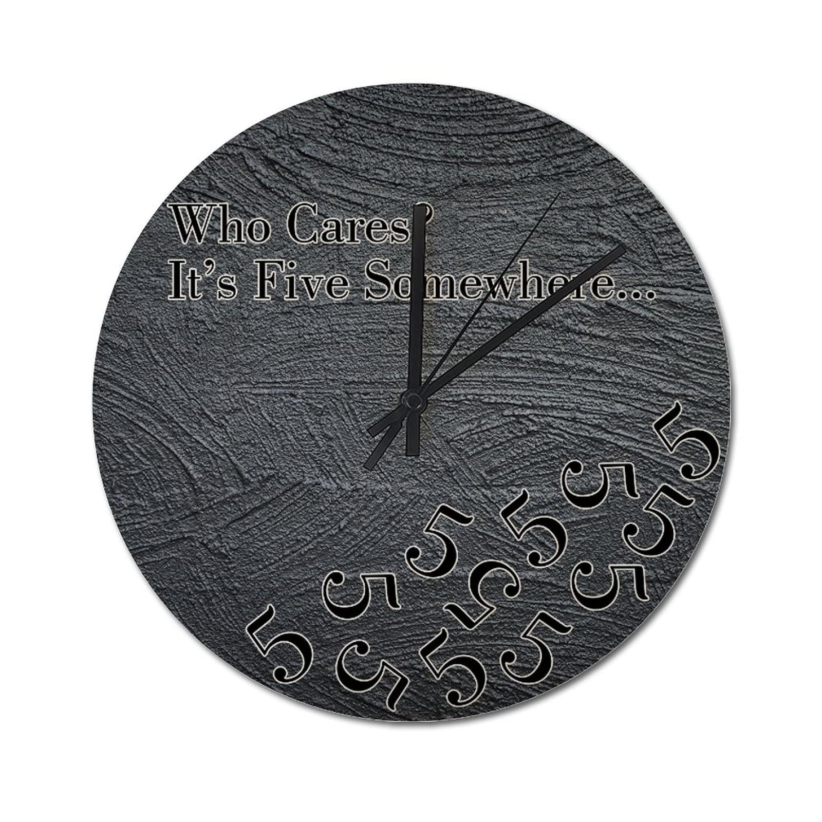 Horloge ronde rustique en bois de 38 cm pour décorer votre coin bar avec originalité