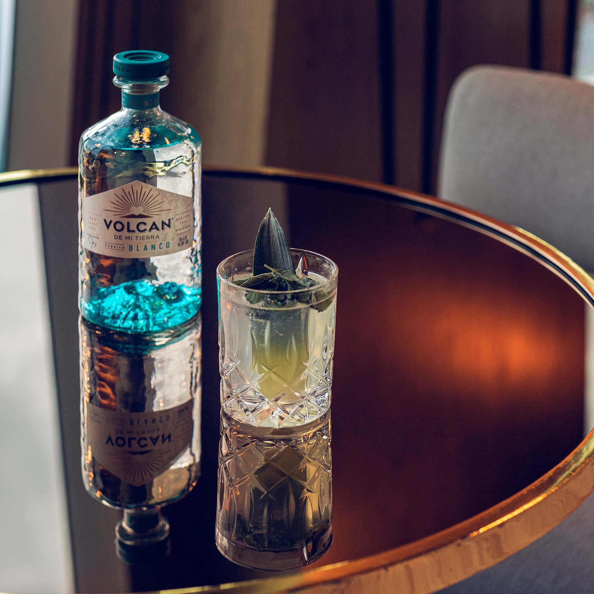 Volcán De Mi Tierra Blanco Tequila, 70cl | Premium-Tequila aus 100% Blauer Weber Agave | Hochland & Tiefland | Frisch & komplex mit Zitrus- und Kräuternoten | Für Cocktails & pur