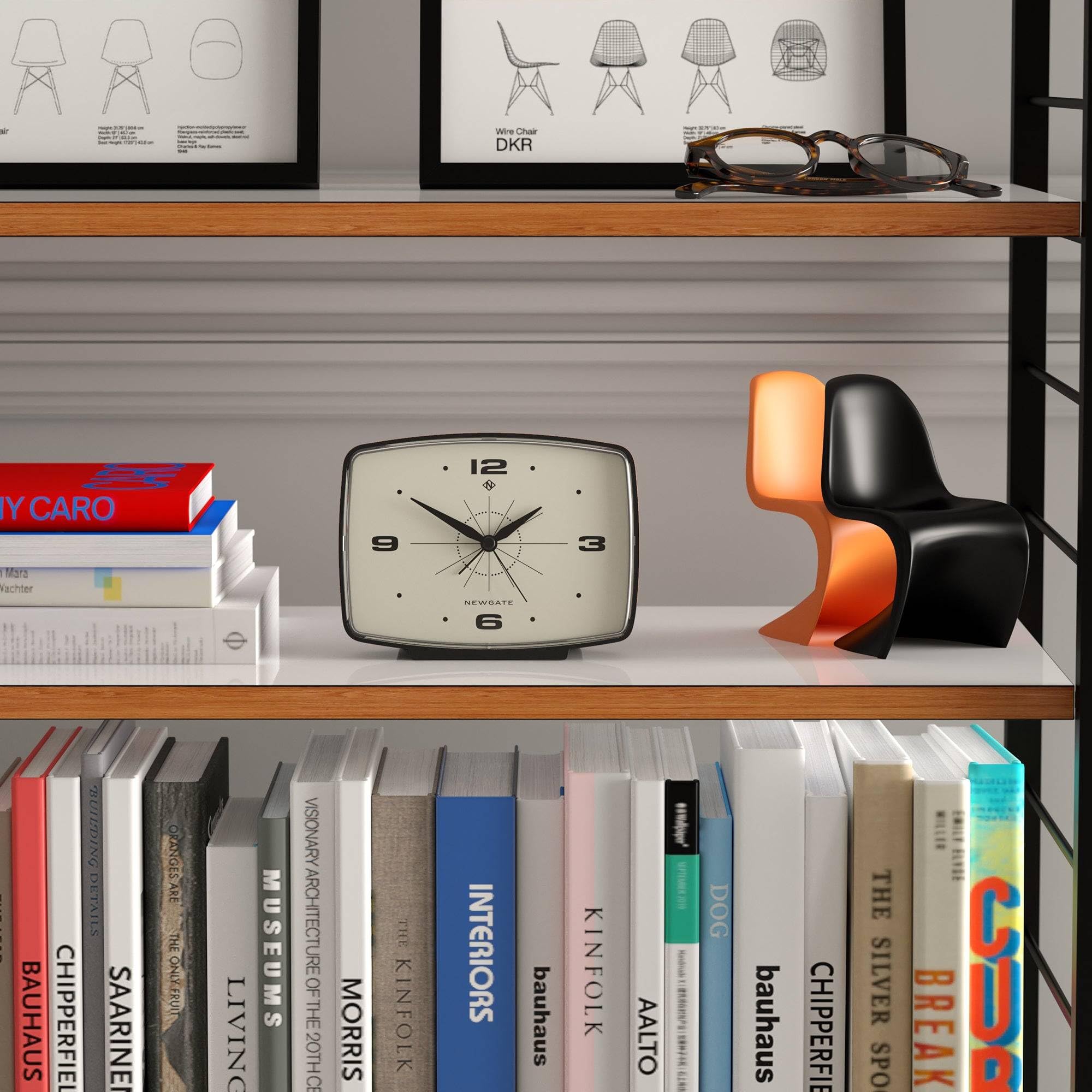 NEWGATE® Brooklyn Wecker | Rechteckiges Retro-Design | Schwarz | Ideal für nachttisch, Schreibtisch, Regal und kaminsims | Mid-Century-Retro-Schlafzimmer- und bürozubehör