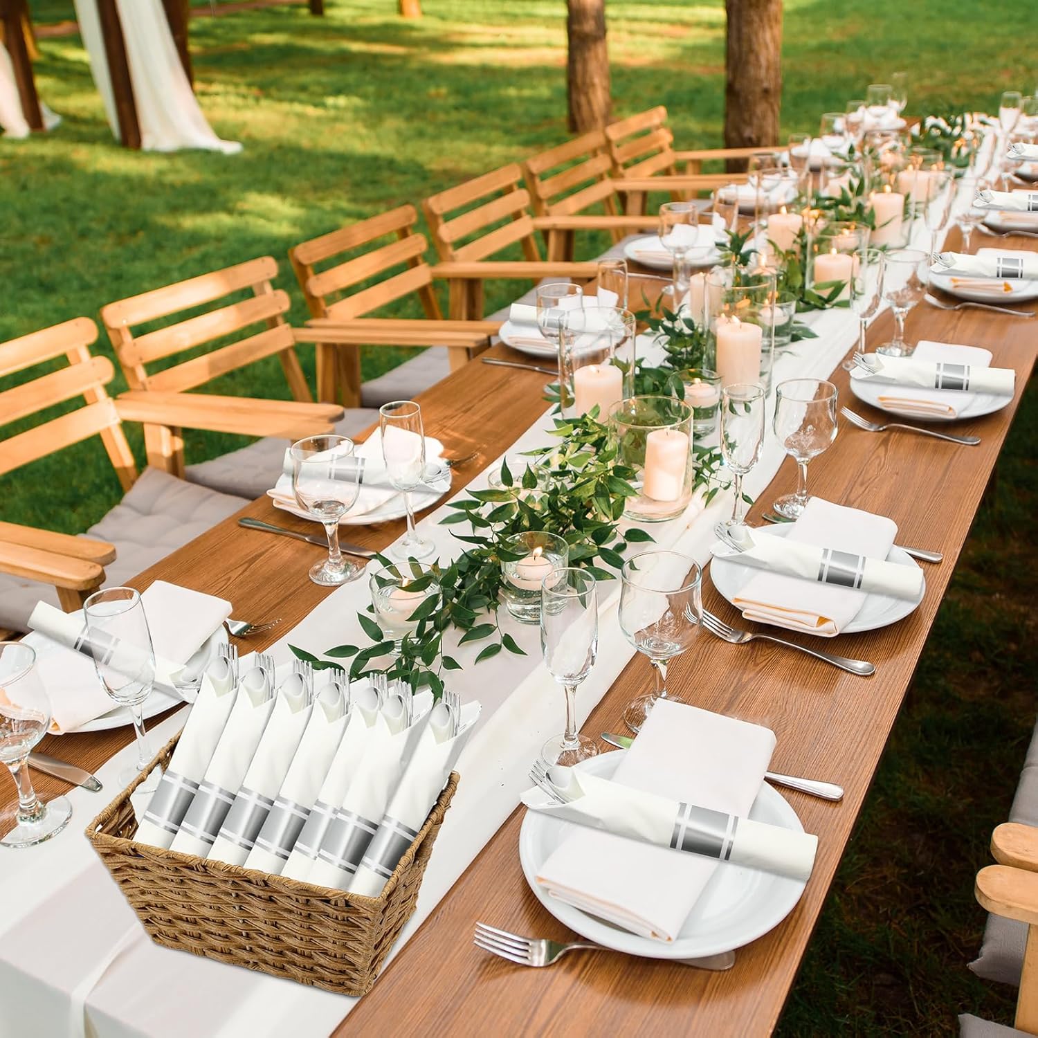 Zubebe 800 Pcs Pre Wrapped Silverware Set Prerolled Napkin Cutlery Set Disposable Plastic Silverware, Including 200 Forks, 200 Knives, 200 Spoons, 200 Napkins for Wedding Parties Holiday(Silver)