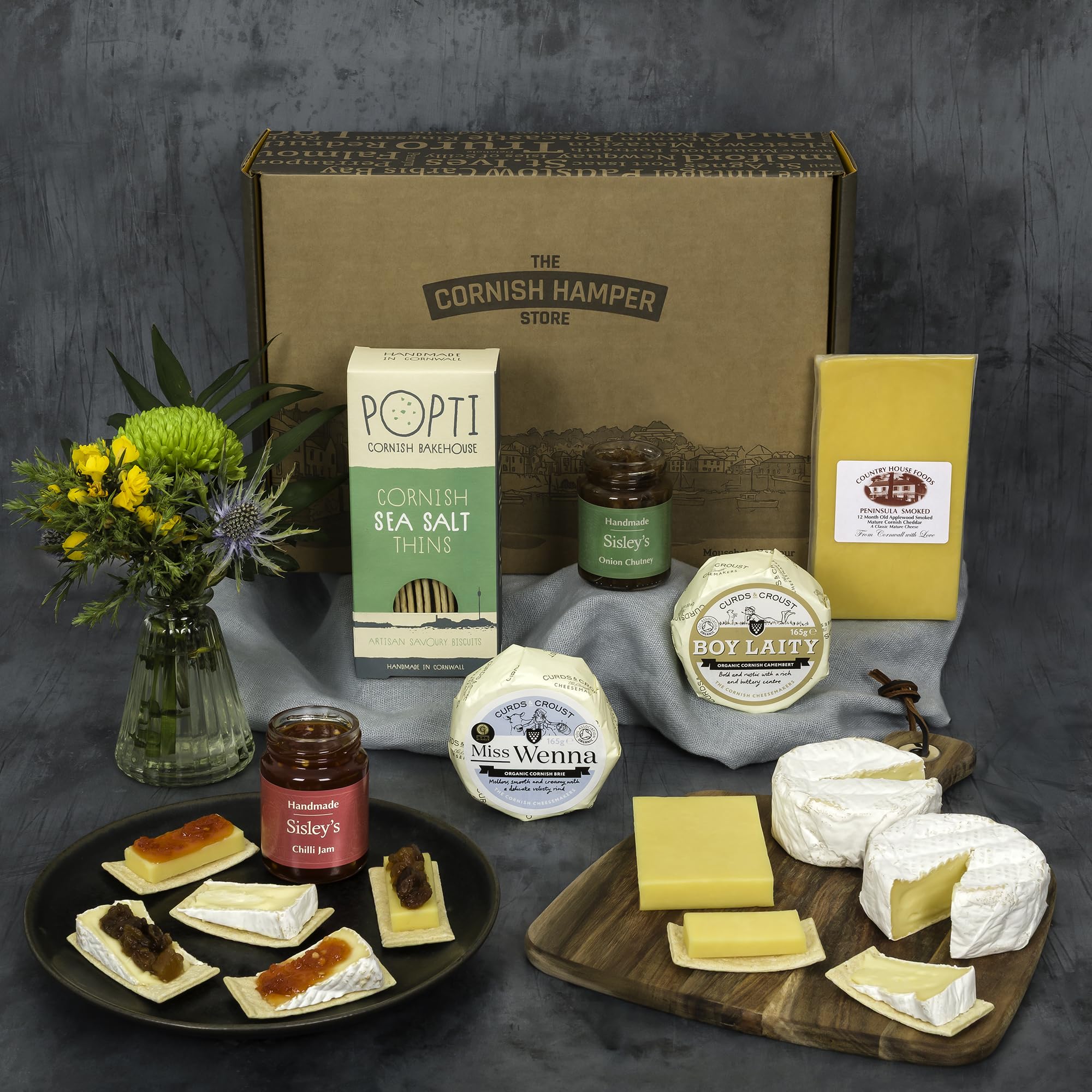 Cornish Cheese Hamper | 3 Luxury Cheeses, Brie, Camembert, Smoked Cheddar, Chilli Jam, Onion Chutney, Sea Salt Crackers | Food Hampers for Men & Women, Birthdays, Christmas Cheese Hamper