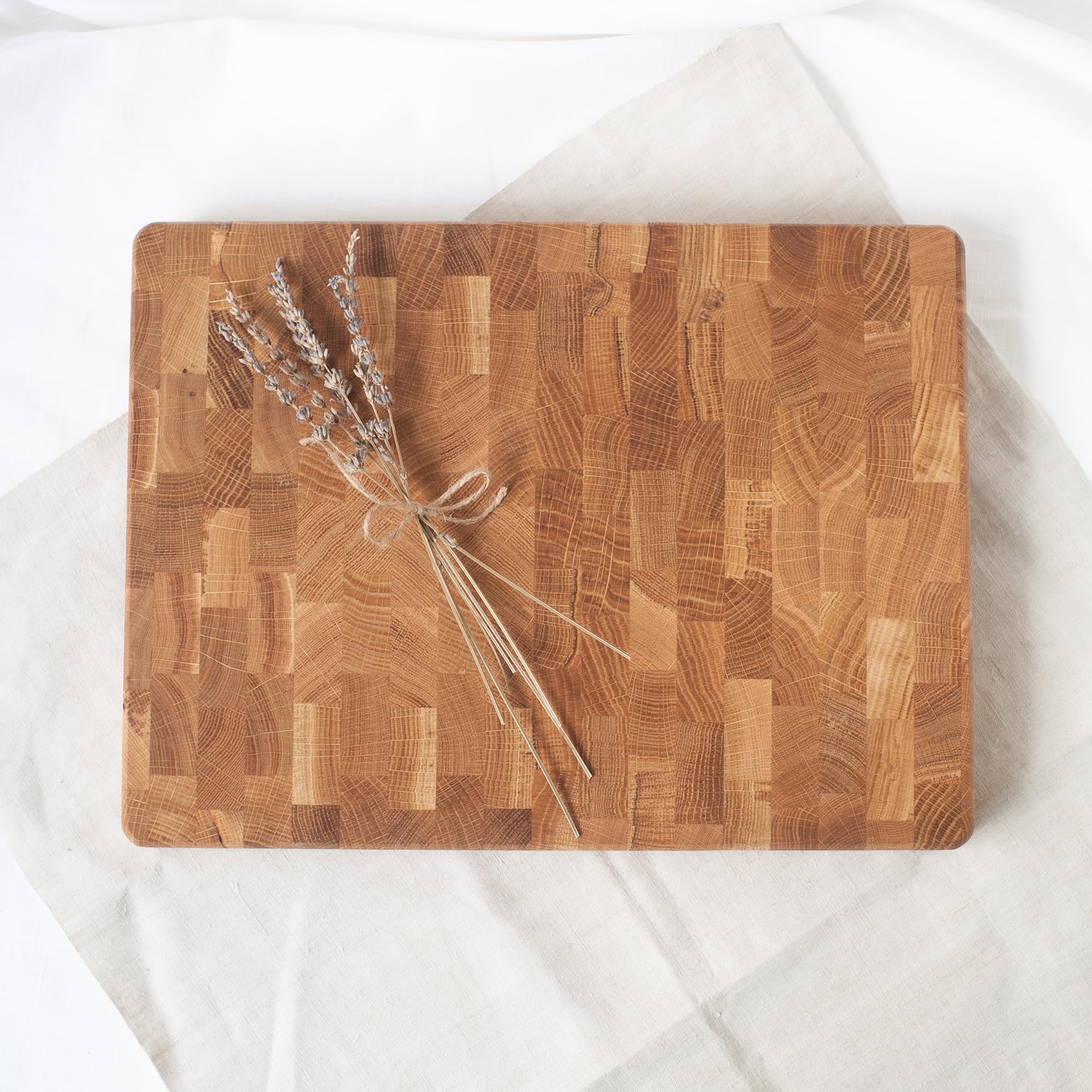 HOFMEISTER® Hackblock Stirnholz personalisierte Gravur - Butcherblock, Schneidebrett, geöltes Eichenholz - individuelles Geschenk, Geburtstag, Jubiläum, Hochzeit, Servierbrett - aus Eiche, 40 cm