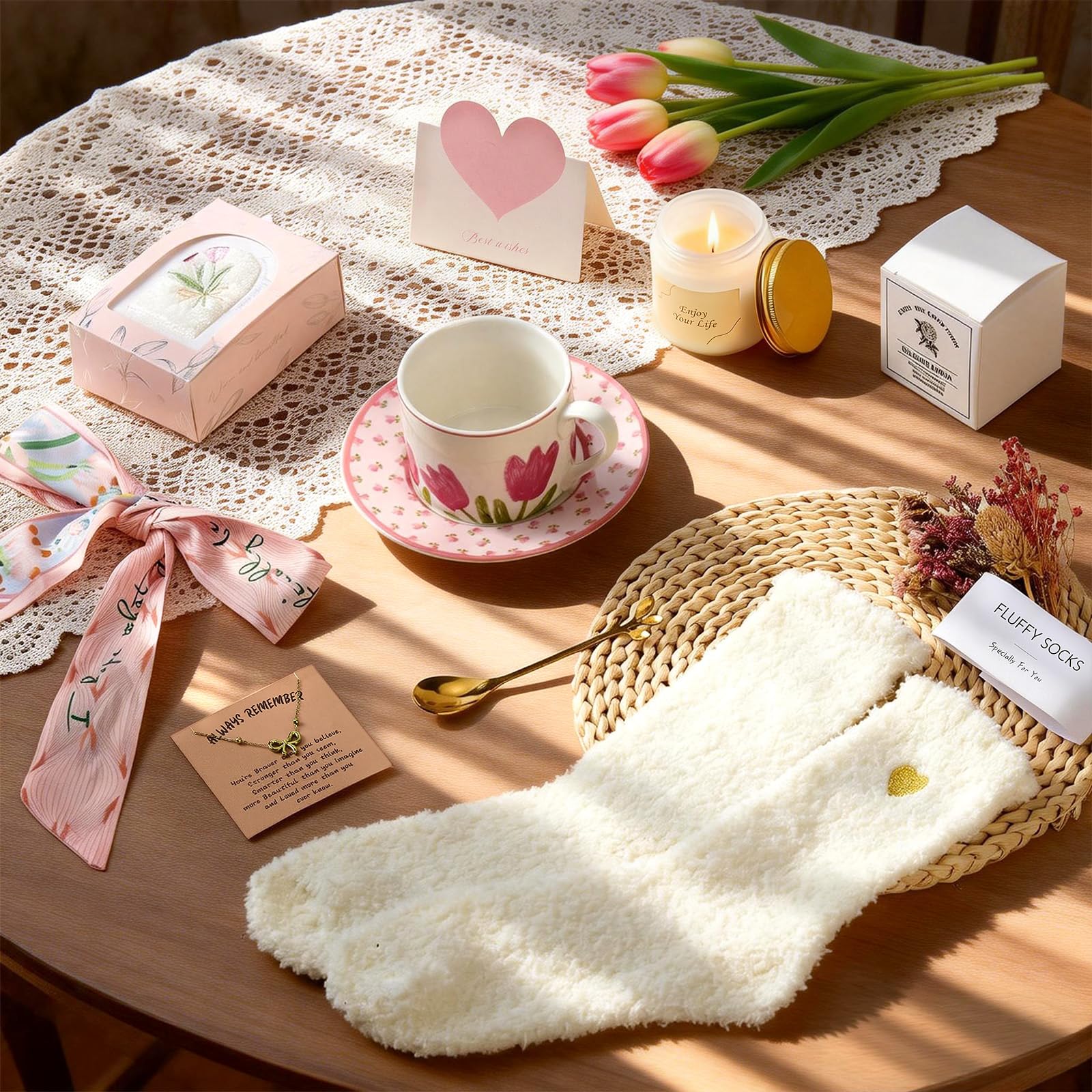 Originales Regalos para Mujer Cumpleaños Set, Elegante Canasta de Regalo & Vajilla de Cerámica con Tazas & Vela Perfumada & Collar, Regalos del Día de la Madre para Mamá San Valentín Mujeres Esposa
