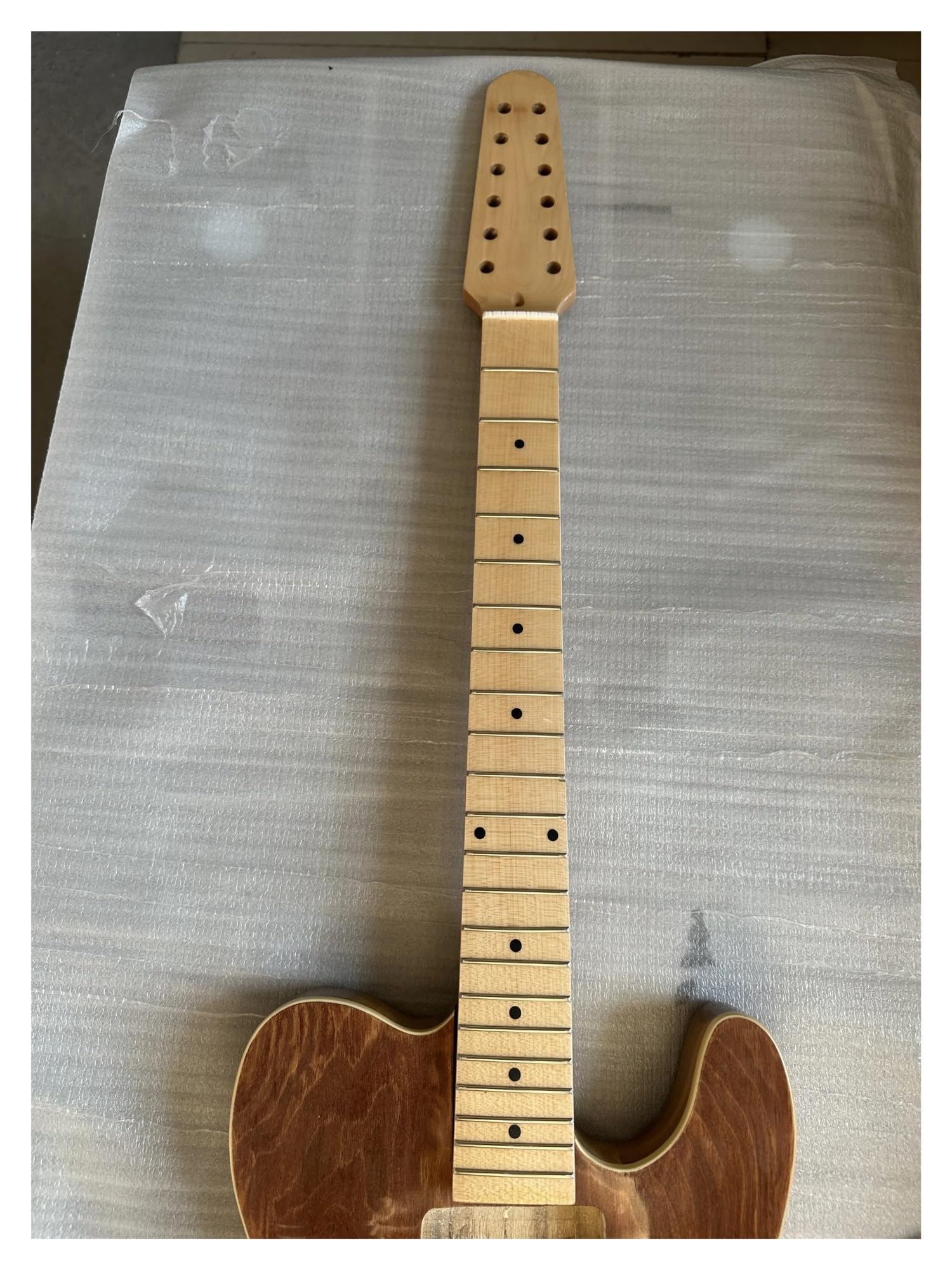 Corpo e manico for chitarra elettrica da 40 pollici a 12 corde con ponte Parti for chitarra fai-da-te Manico in acero con botte di Paulownia necessario farlo da soli