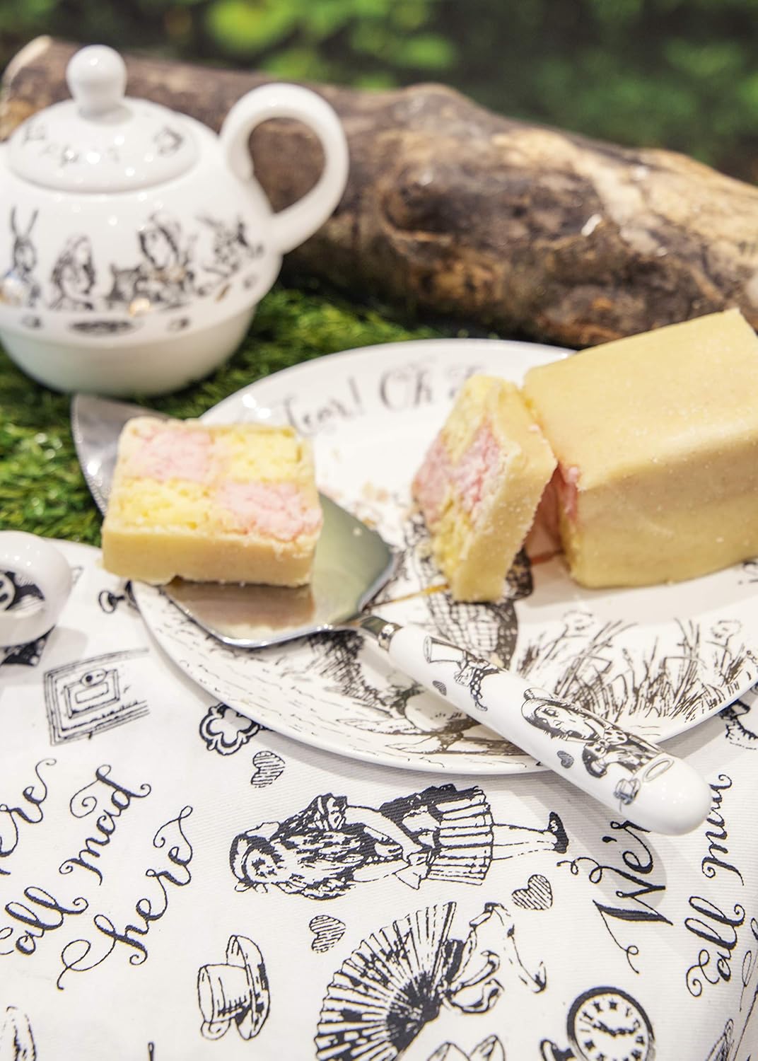 V&A Alice in Wonderland Cake Slice in Gift Box, Stainless Steel/Porcelain, White, 26.5 cm