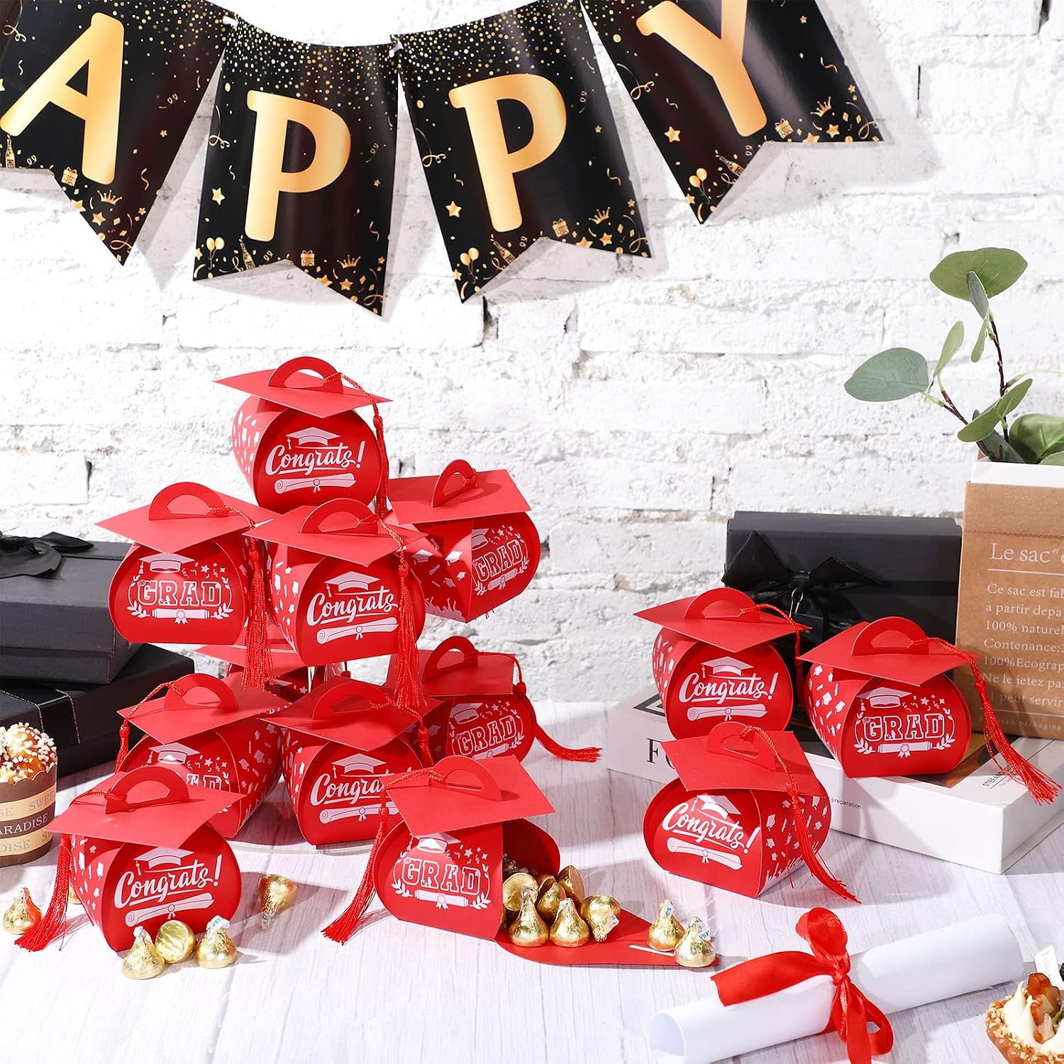 TaoBary 30 Pieces Graduation Cap Candy Box 2026 Graduation Prom Boxes Party Favors Treat with Tassel Centerpieces for Tables Decorations Grad Party Supplies(Red)