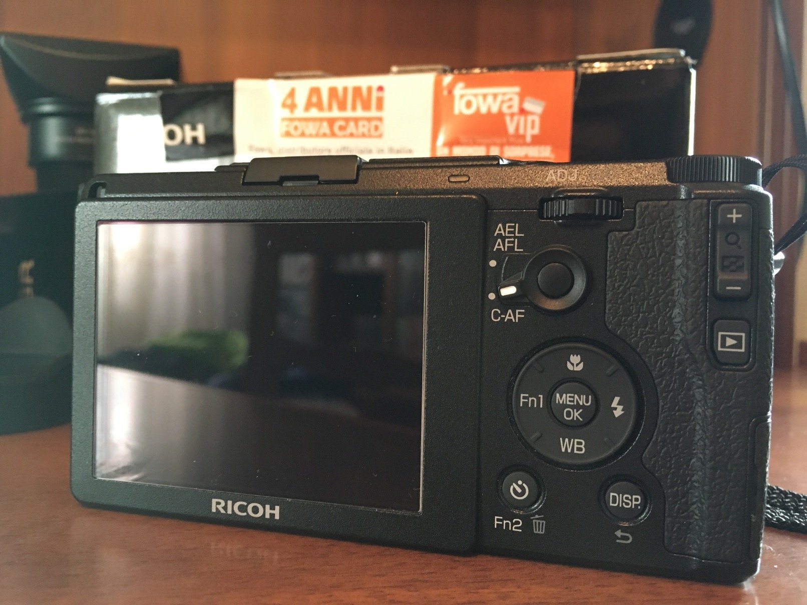 【美品】RICOH GR2 Ricoh GR II Kompakt Dijital Fotoğraf Makinesi (Siyah) : Amazon.com