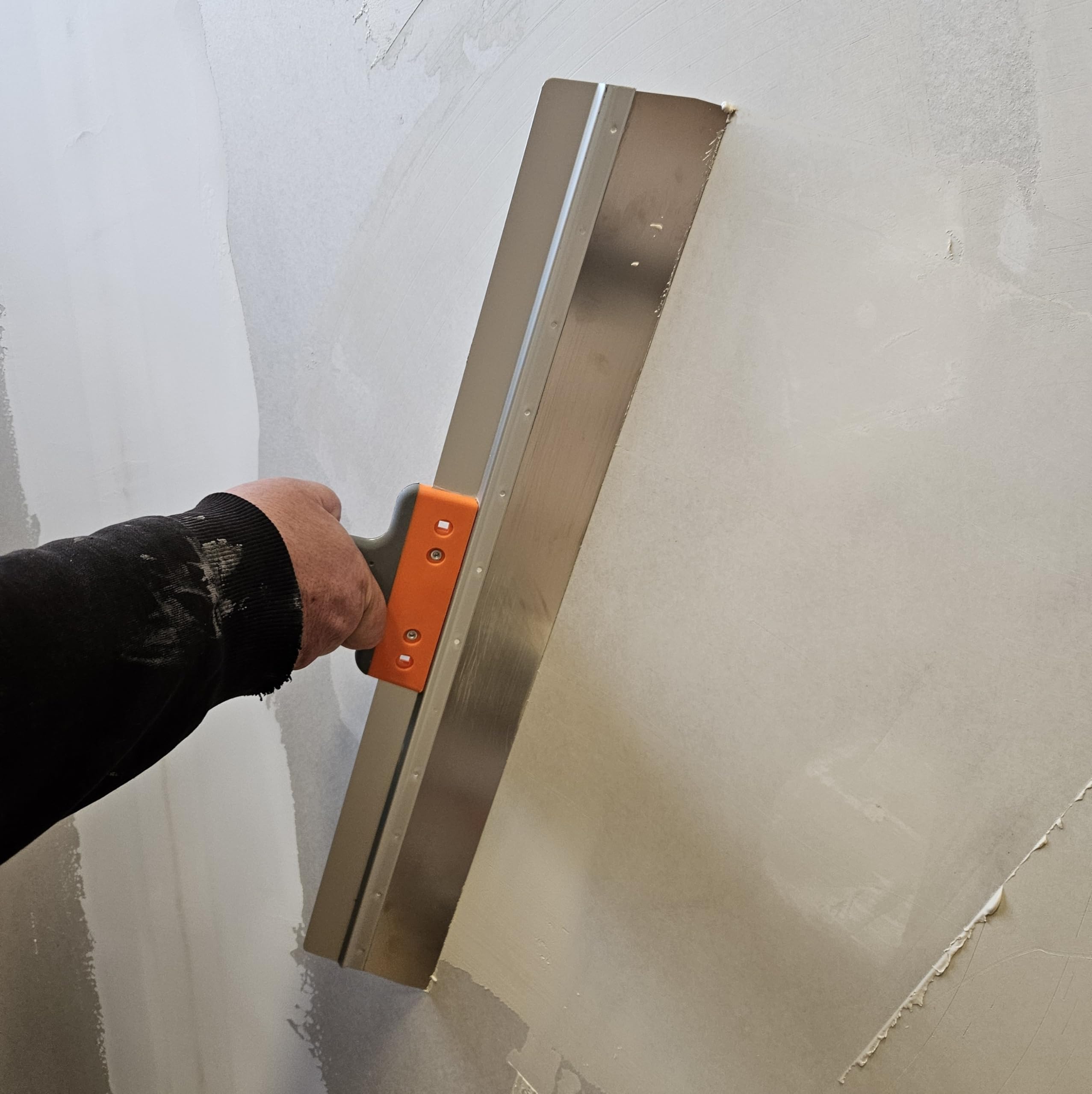 Mivos Couteau à Enduire de Façade Professionnel avec Lame Large en INOX 600 x 60 mm - Couteau à Mastic pour Lisser les Grandes Surfaces - Spatule de Façade avec Soft Poignée - Made in EU