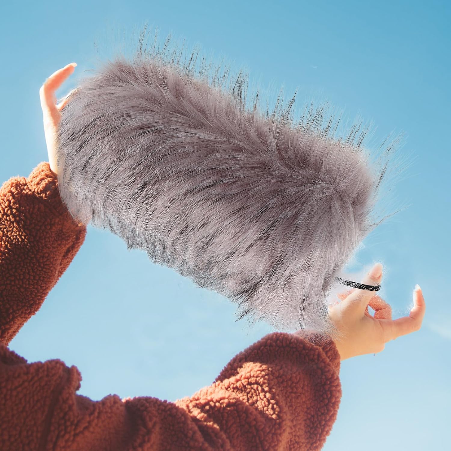 VICASKY 1pc Faux Fur Hand Muffs for Women Super Warm Arm Warmer Cushion for Weddings Parties Cozy Hand Cover for Cold Weather for Friends Family