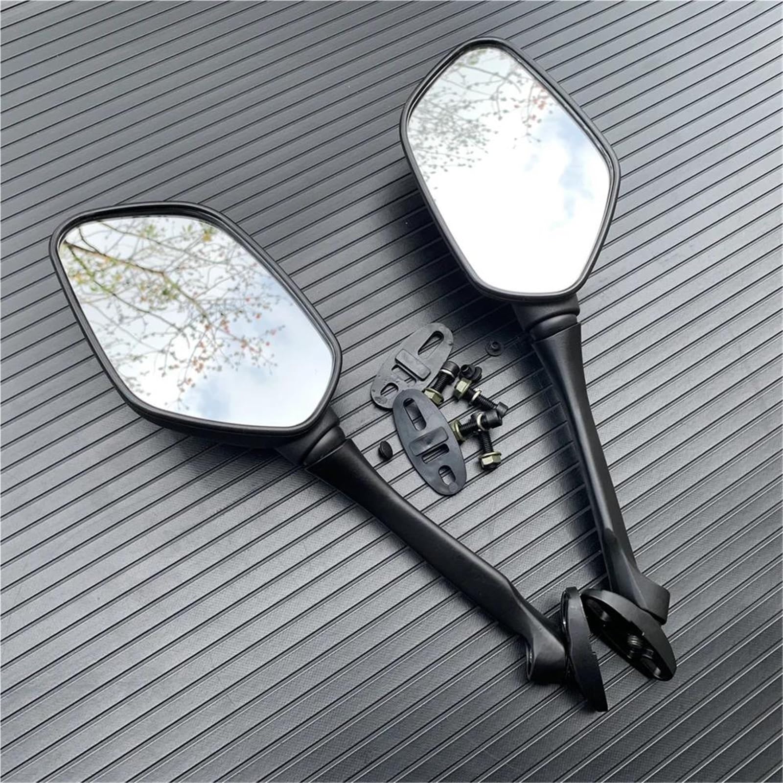Espejos retrovisores para motocicleta cbr300r ideales para rutas de fin de semana y curvas