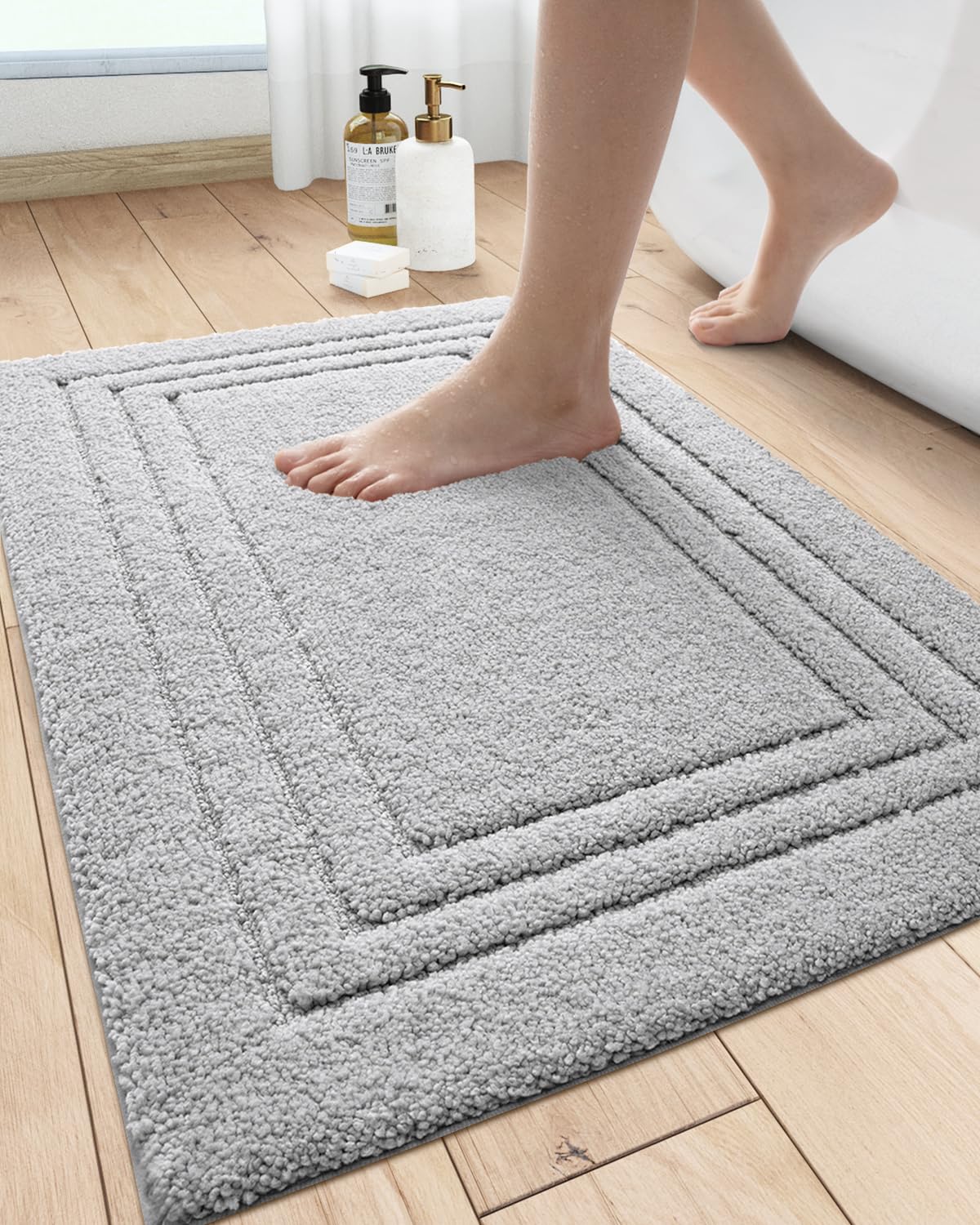 DEXI Bathroom Rug Mat, Ultra Soft Absorbent Bath Mats for Bathroom, Shower Floor Bathmat Non Slip, Washable Bath Rugs Carpet for Tub, Sink, 32"x20", Light Grey