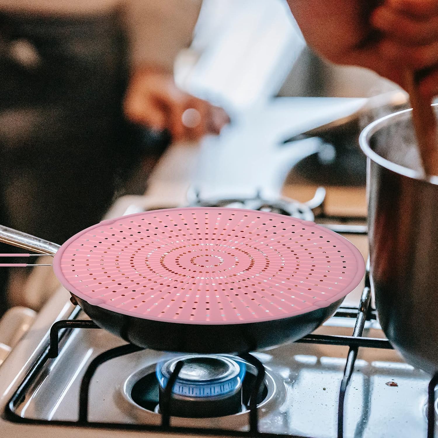 Cabilock Silicone Splatter Screen Oil Cooking Lid for Frying Pan Ergonomic Handle Design Easy to Clean Pot Cover Space-saving Grease Shield for Kitchen Use（Random color）