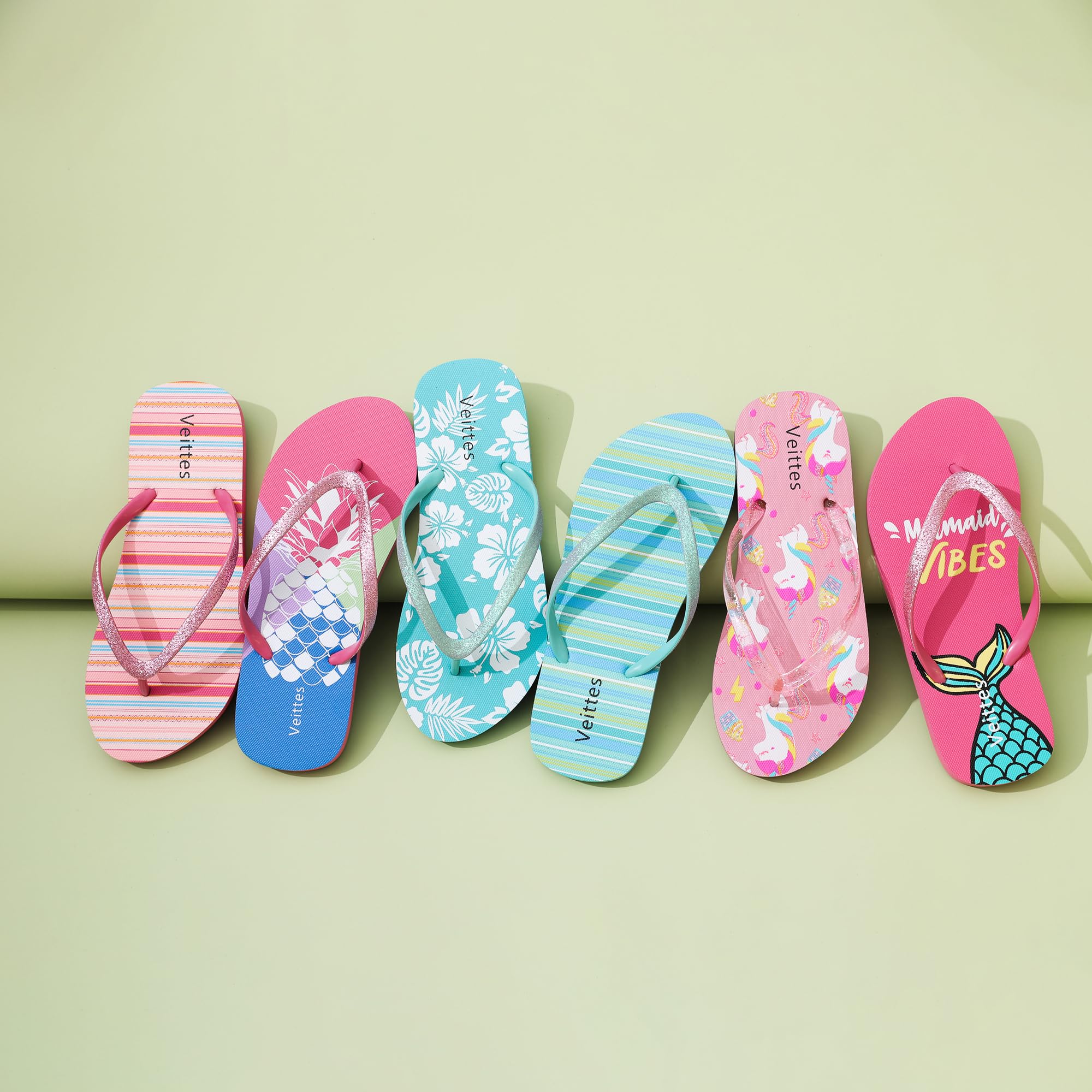 Veittes Tongs pour filles, Tongs de plage mignonnes pour petits et grands enfants, imprimées colorées pour filles.