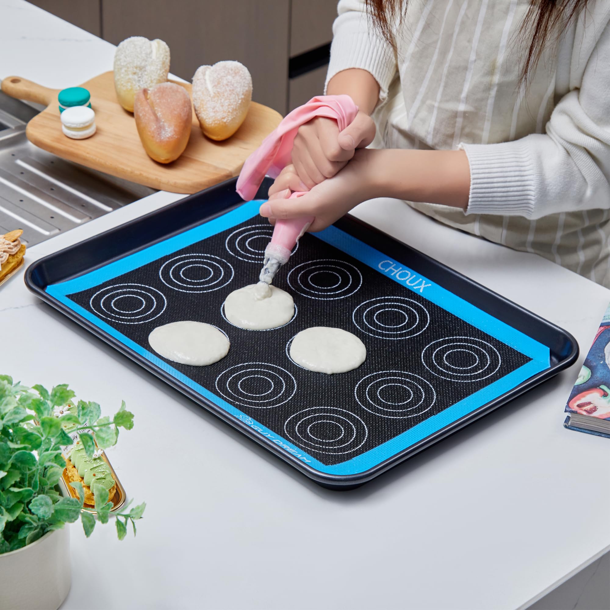 GUY DREAM - Paquete de 4 alfombrillas de silicona perforadas para hornear de 11-4/5 x 15-3/4 pulgadas, 1 alfombrilla para choux, 1 alfombrilla Eclair, 1 alfombrilla en blanco para hornear galletas y 1