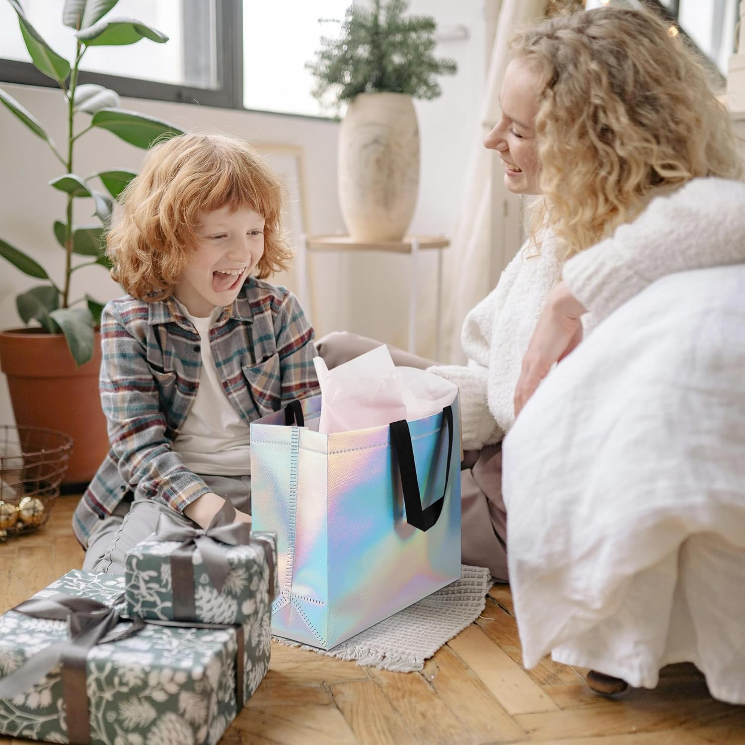 huichuan 25 Pack Iridescent Gift Bags with Handles, Non-woven Large Reusable Gift Bags Bulk for Wedding, Holiday, Party - 12.6x4.7x11 In - Image 2