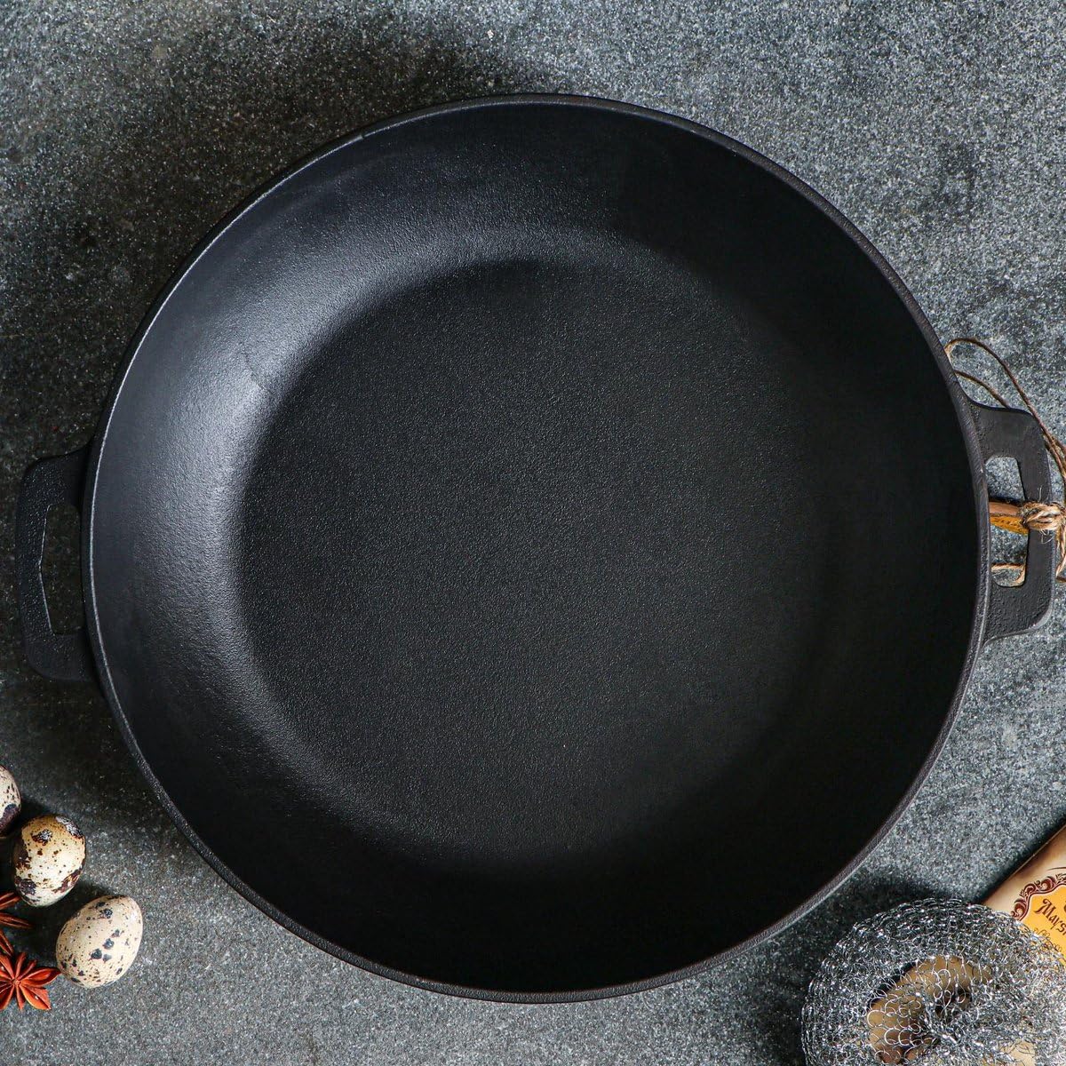 Maysternya Padella in ghisa ø 26 cm – alta qualità e senza PFAS – ideale per induzione, grigliate e cottura – padella per barbecue all'aperto – pentole versatili in nero opaco – nero opaco