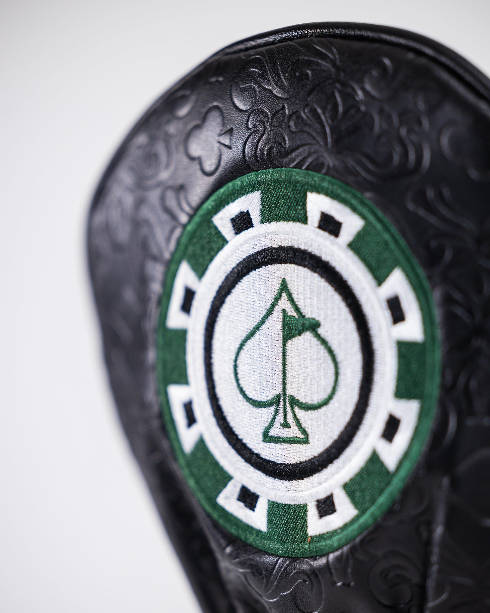Pins & Aces Casino Head Covers – Stylische Golfschlägerhülle Im Casino-Design, Handgefertigt Aus Leder, Für Driver & Putter