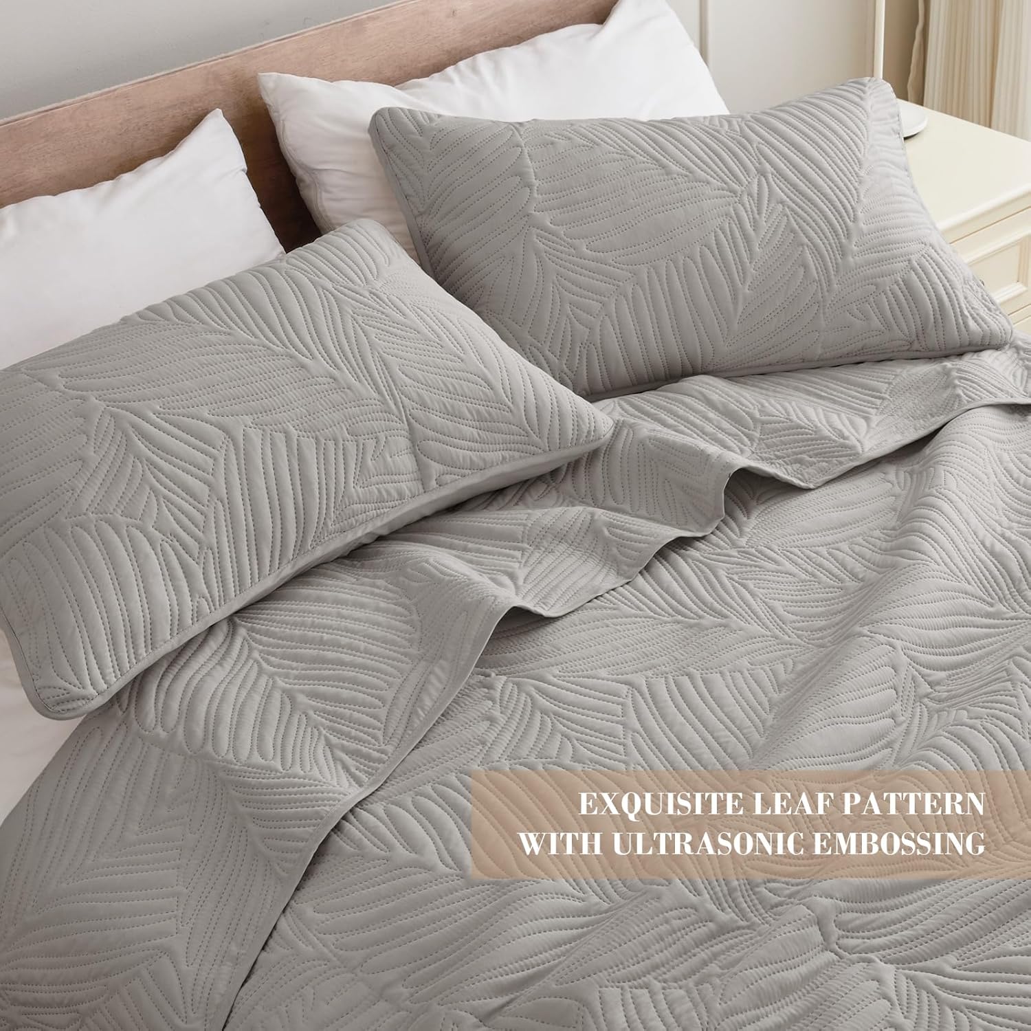 Exclusivo Mezcla Queen Quilt Bedding Set, Lightweight Light Grey Quilts Queen Full Size for All Seasons, Soft Microfiber Bedspreads Coverlets Bed Cover with Leaf Pattern, 3 Piece - Image 3