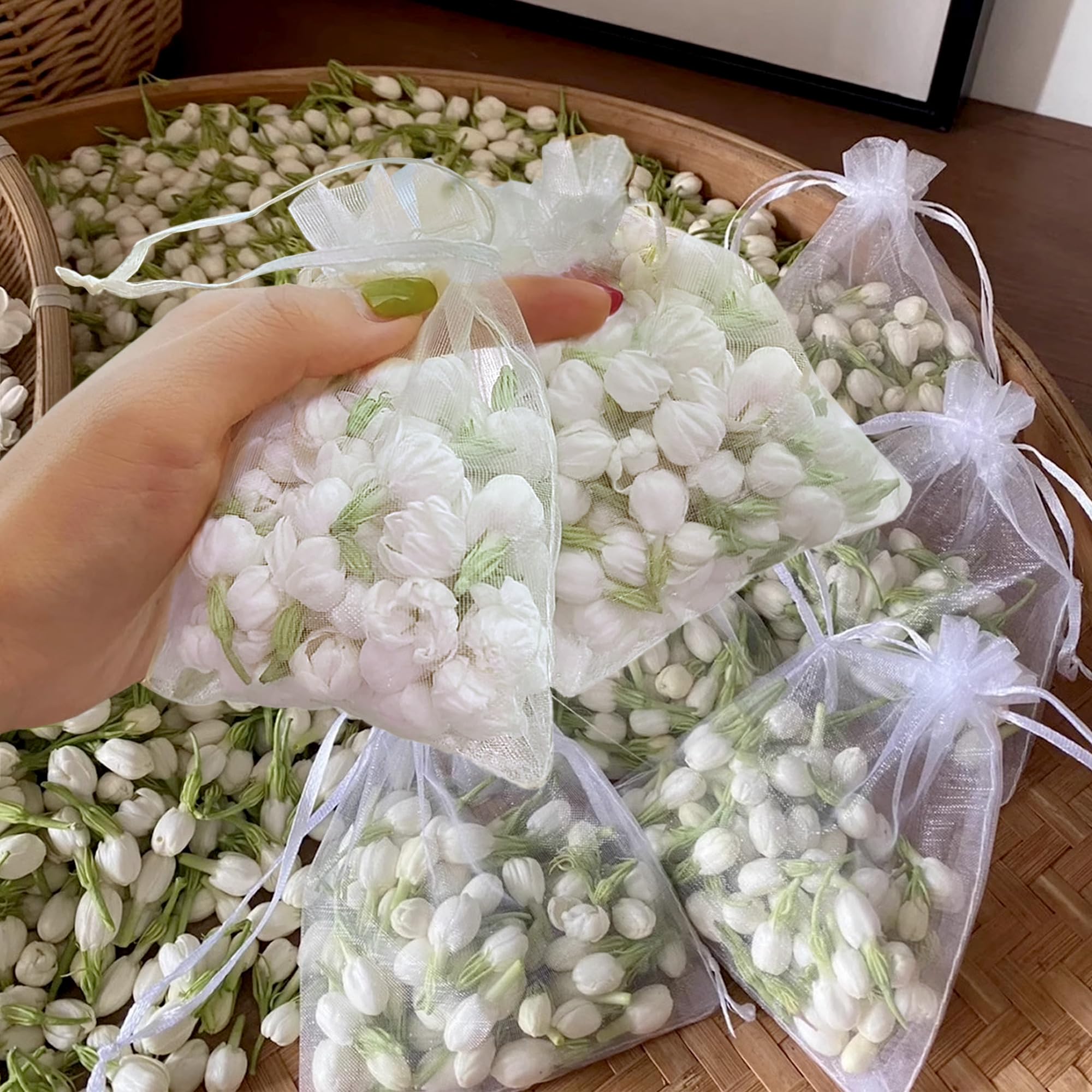 Rhimooay 100 szt. małych torebek z organzy, 10 x 12 cm, torebki na biżuterię, małe torebki ze sznurkiem na ślub, urodziny, prezent, słodycze - białe