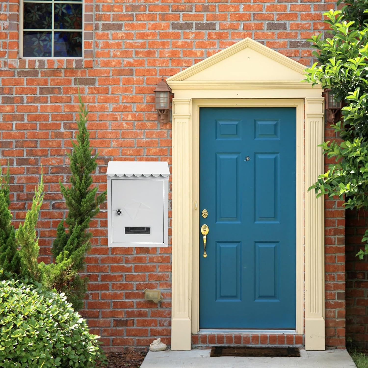 Retro Lockable Wall Mount Letter Box with Lock Durable Classic Mailbox for Secure Outdoor Use Easy Installation for Home Garden and Villa