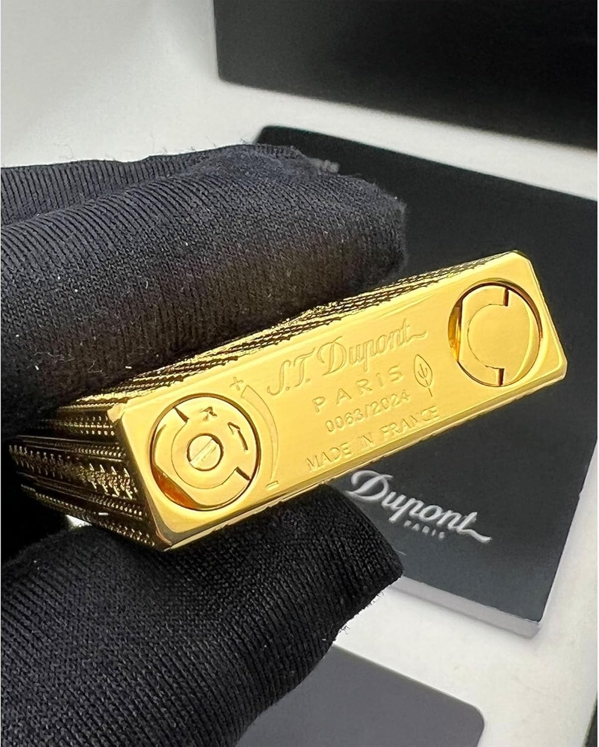 ライン 2 クイック カラー シリーズ ライター 限定版 (イーグル ロゴ入り)。5 面手彫りの石象嵌、電気メッキ彫刻、フリップトッ