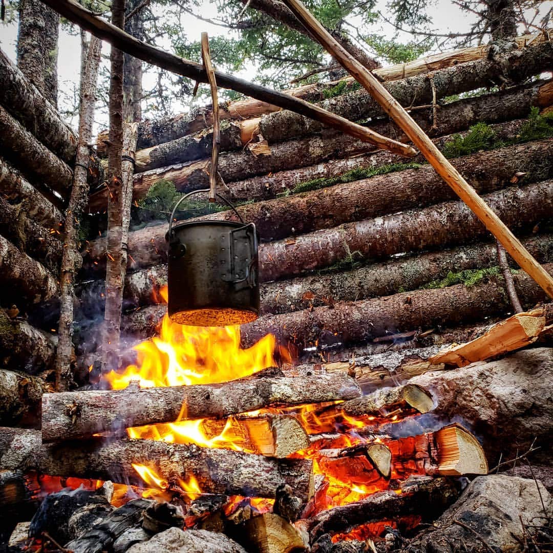 iBasingo Tasse Pot de Camping Portable Ultraléger en Titane Outdoor Vaisselle Can Tasse à thé en Titane avec Anse Pliable et Couvercle