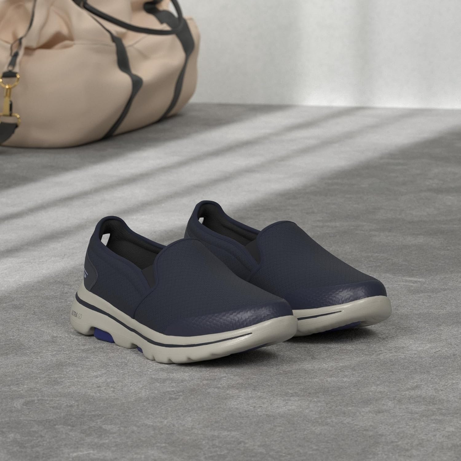 Tênis Skechers Go walk 5 Apprize masculino em promoção! Veja a oferta e mais achadinhos de Tênis 2 Hoje é o melhor dia para comprar Tênis Skechers Go walk 5 Apprize masculino com aquele preço maroto! Promoção! Aproveite a oferta! 2