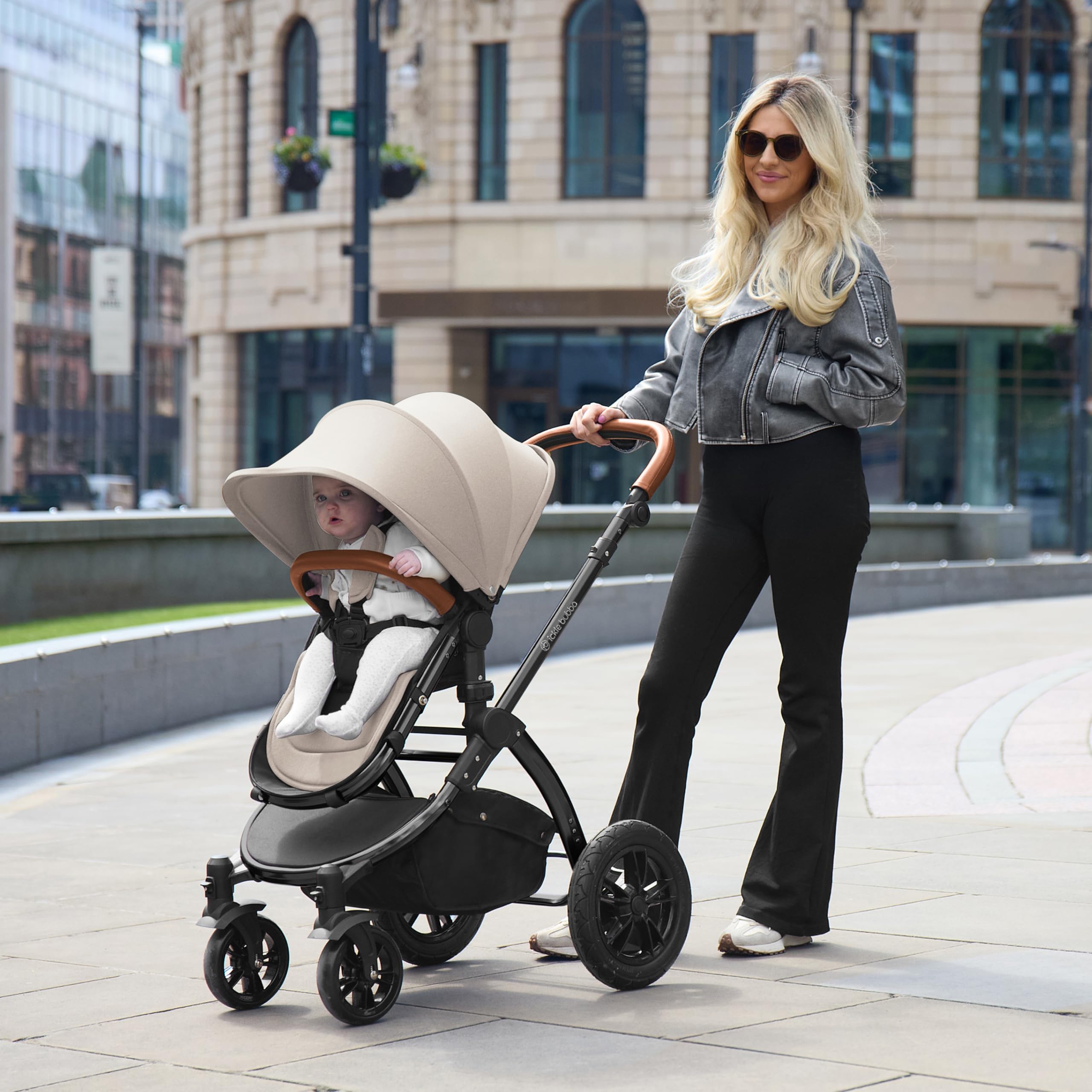 Ickle Bubba Stomp Luxe Poussette tout terrain 2 en 1 pliable avec housse de pluie, chancelière, tablier et pare-soleil avec roues anti-crevaison (châssis noir, pierre/brun clair)