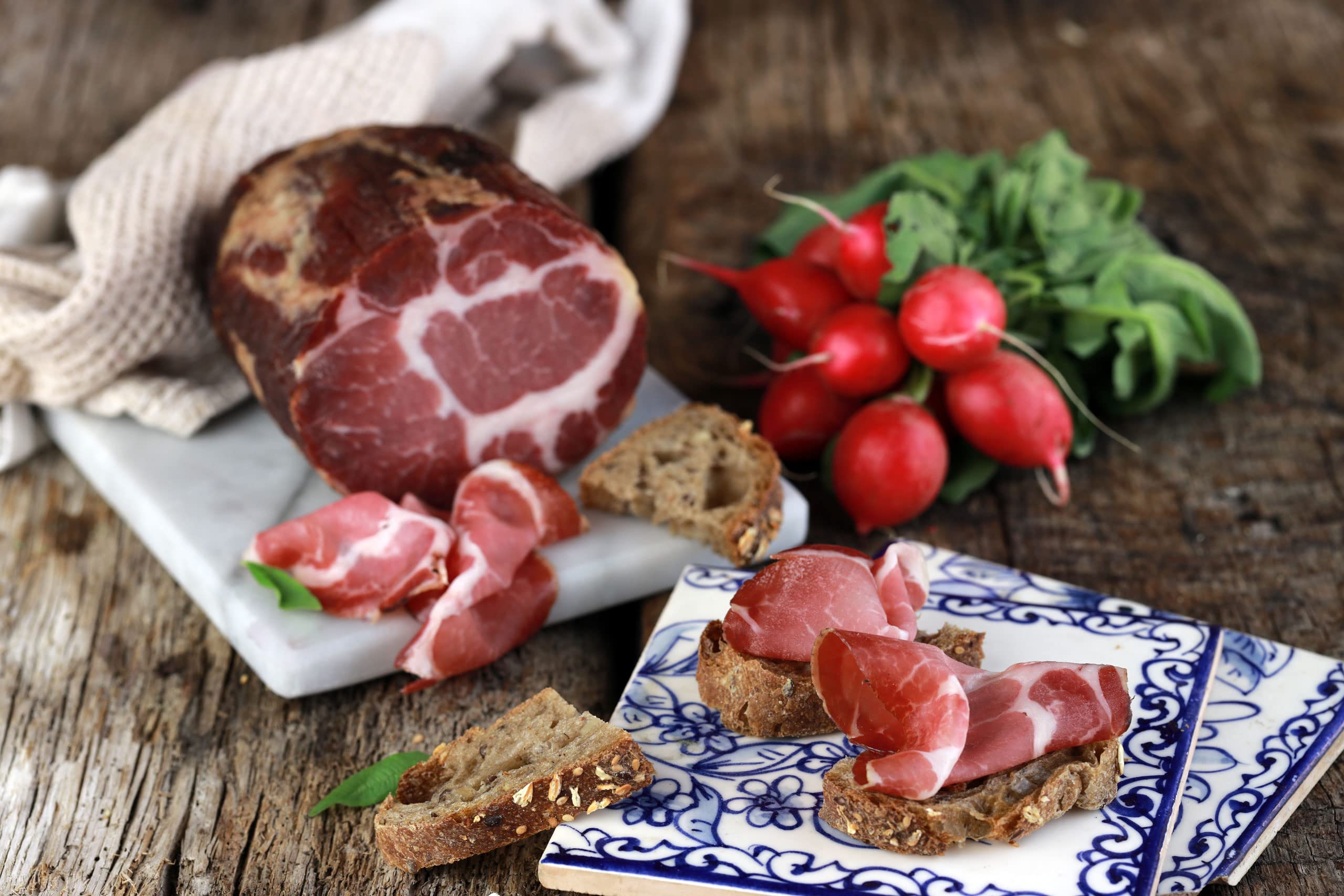 Coppa Affumicata (Capocollo Affumicato) | trancio sottovuoto da 0,5 kg | Prodotto tipico Toscano | Affumicatura Naturale | Salumificio Artigianale Gombitelli - Toscana