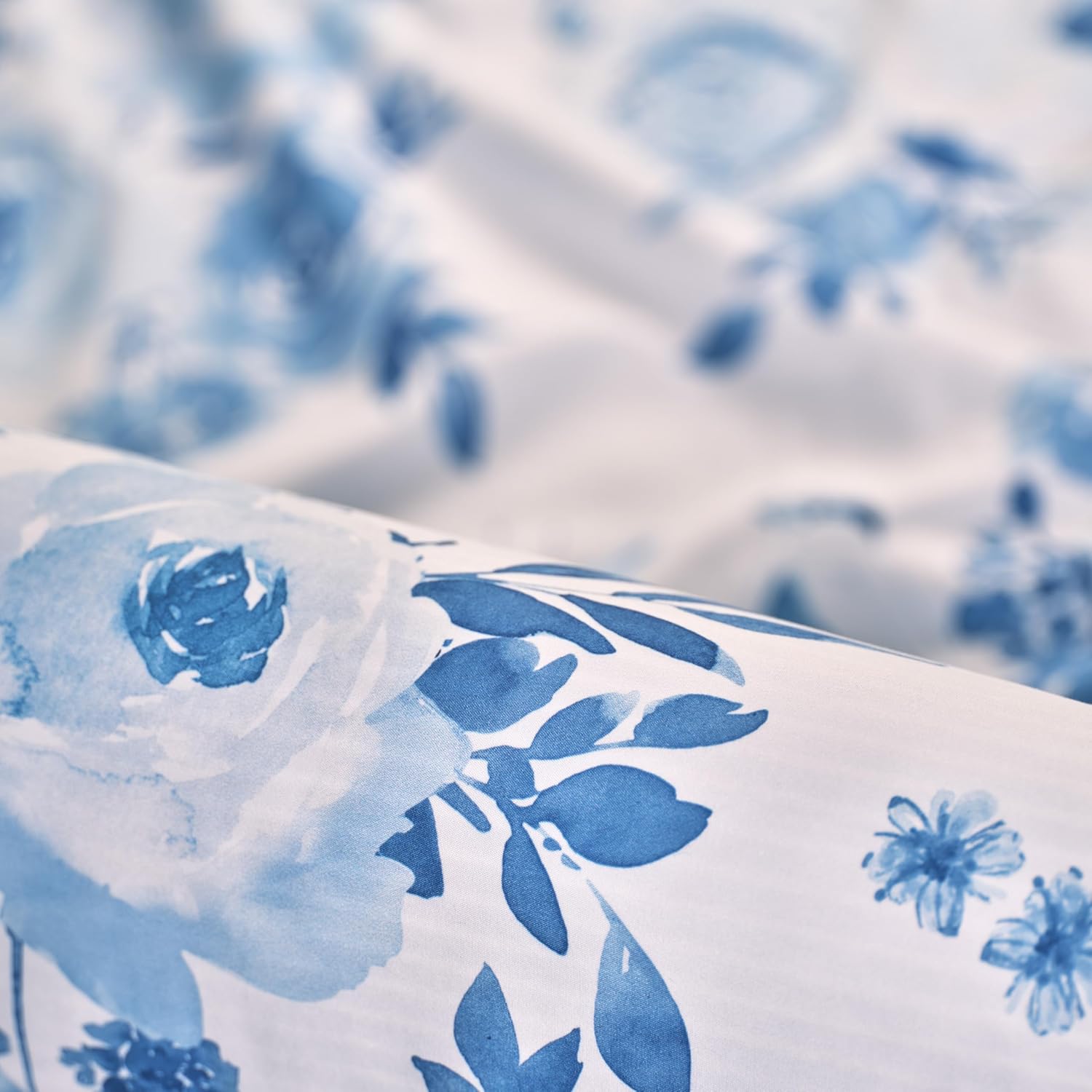 Chanasya Premium Blue Rose Duvet Cover Set - Duvet Cover (90” x 90”) & 2 Pillow Shams (20” x 26”) - 3-Piece Set, Queen Size, Blue Rose