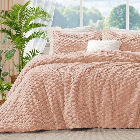 BEDELITE Fluffy King Size Comforter Set - Coral Pink Fleece Soft Comforter for King Size Bed, Luxury Warm Bedding Set for Winter, Fuzzy Bed Set 3 Pieces (1 Comforter, 2 Pillowcases)