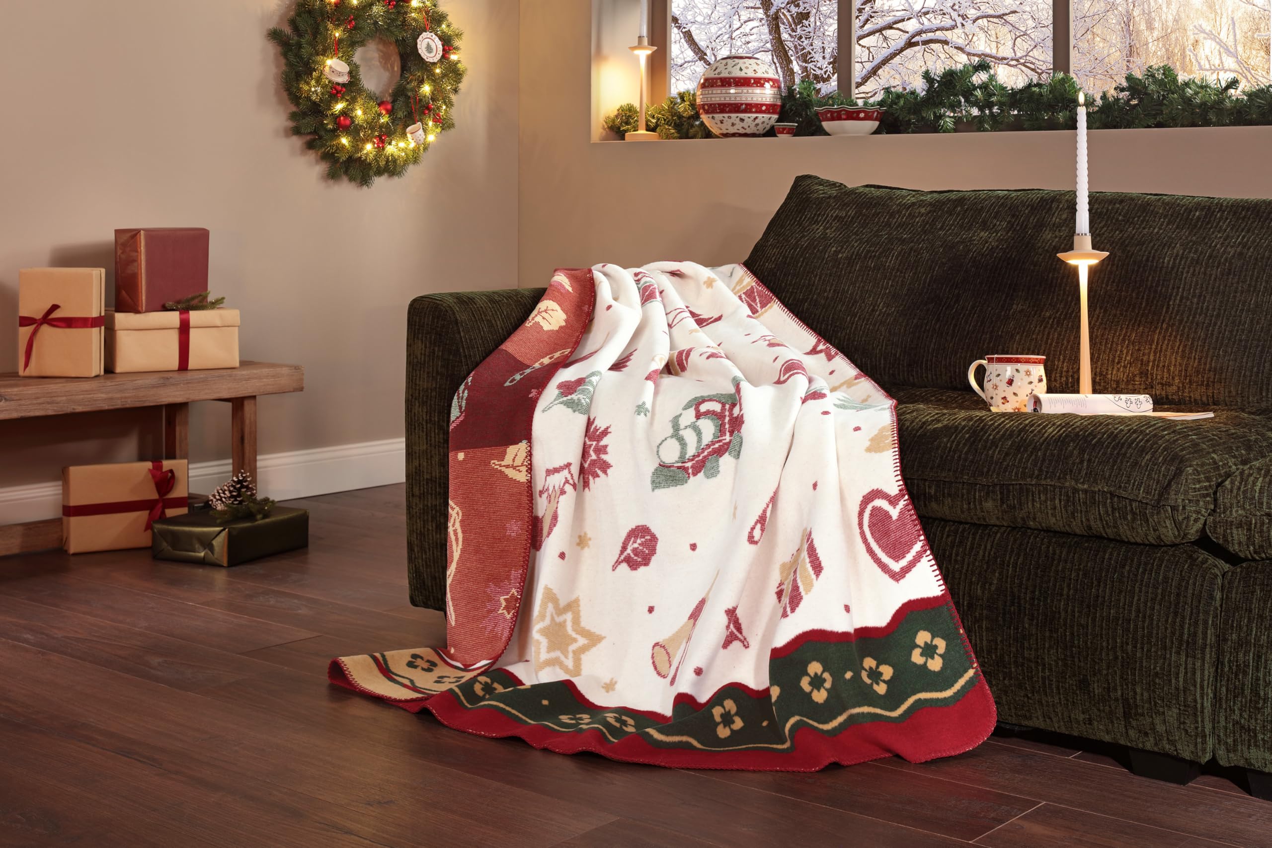 Villeroy & Boch Wohndecken Toy's Delight Rot 150x200 cm | Sofa-Decke aus Baumwollmischgewebe, Made in Germany, Wohndecke mit bunten Weihnachtsmotiven, OEKO-TEX Made in Green