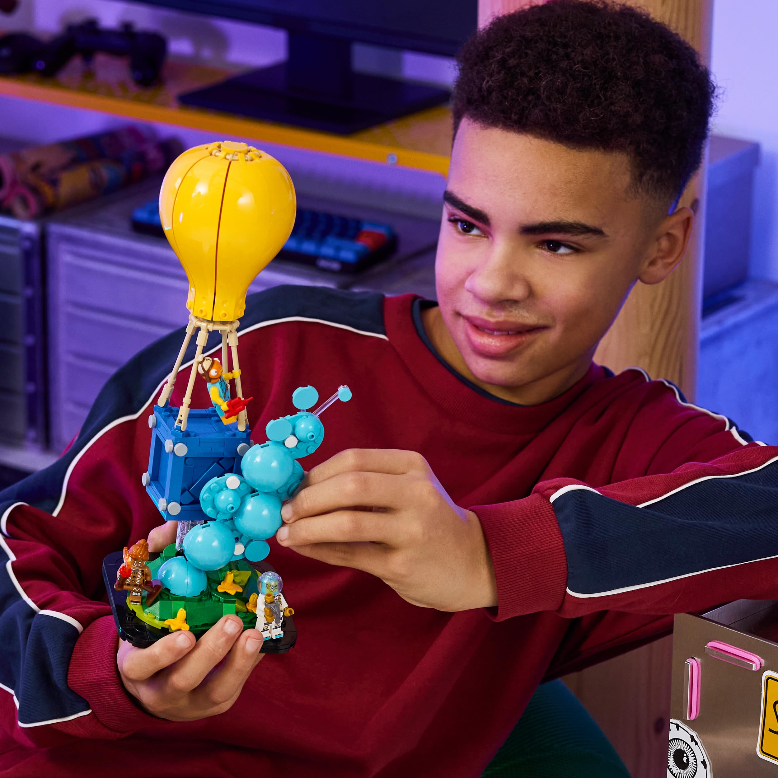 LEGO Fortnite Entrega de Suministros de Juguete – Minifiguras de Palito de Pescado, Leviatán y Artillera de Jengibre con Accesorios – Decoración Gamer – Regalo para Niños y NIñas de 10+ Años – 77080