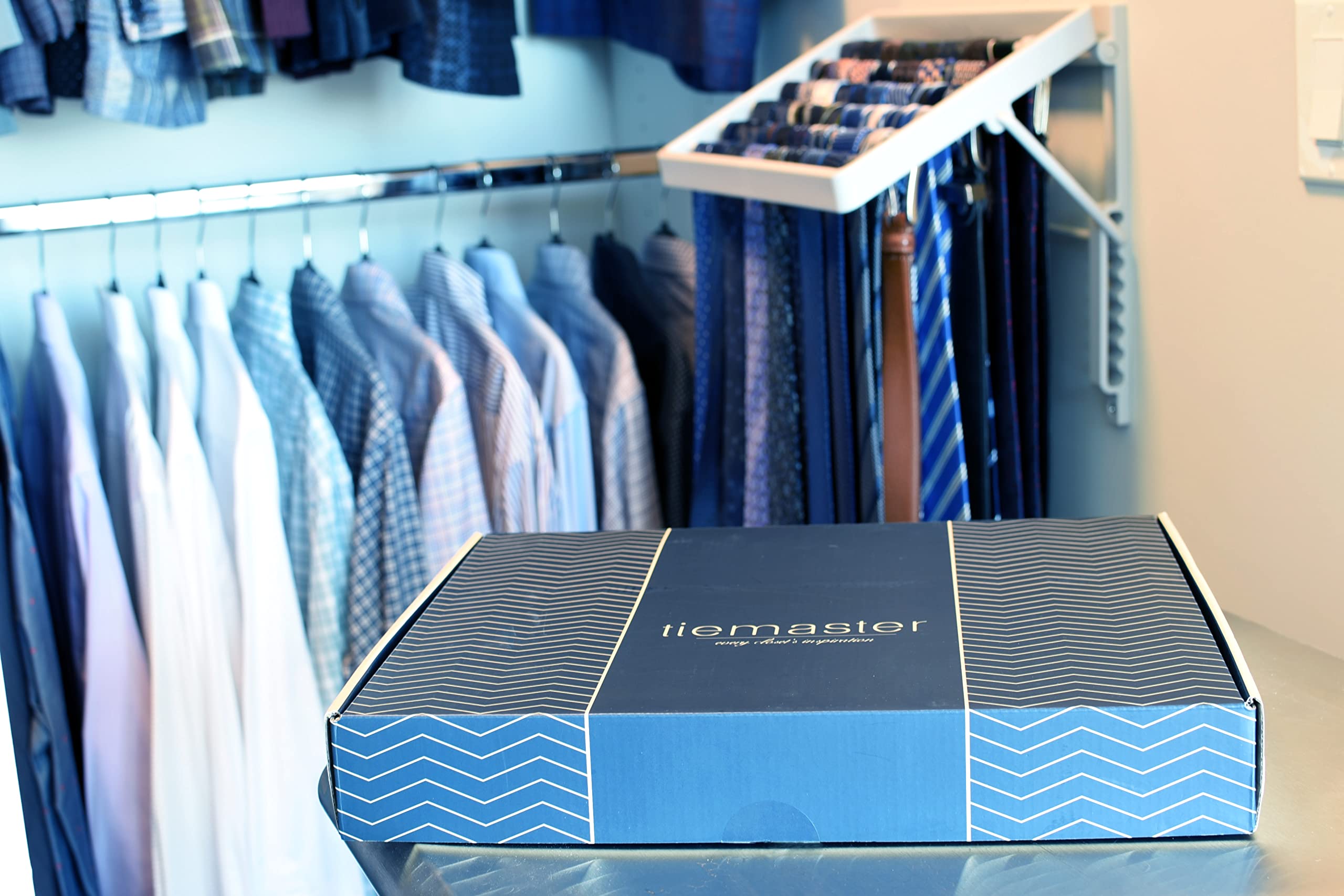 TieMaster Krawattenhalter und Schal-Organizer, batteriefreies Design, hält 60 Krawatten und Schals mit 5 Gürtelhaken, einfache Installation, wandmontierter Krawatten-Organizer, für Männer und Frauen