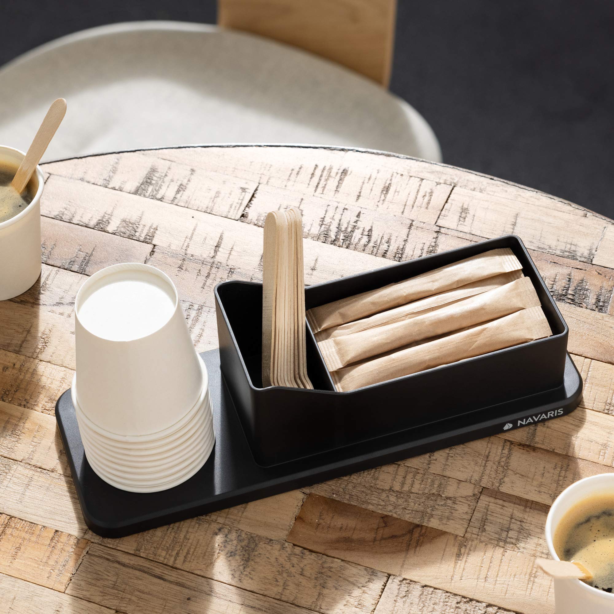 Navaris Estación de café y té - Organizador con portavasos y bandeja para accesorios - Espacio para azucarero servilletero vasos - Cocina y oficina