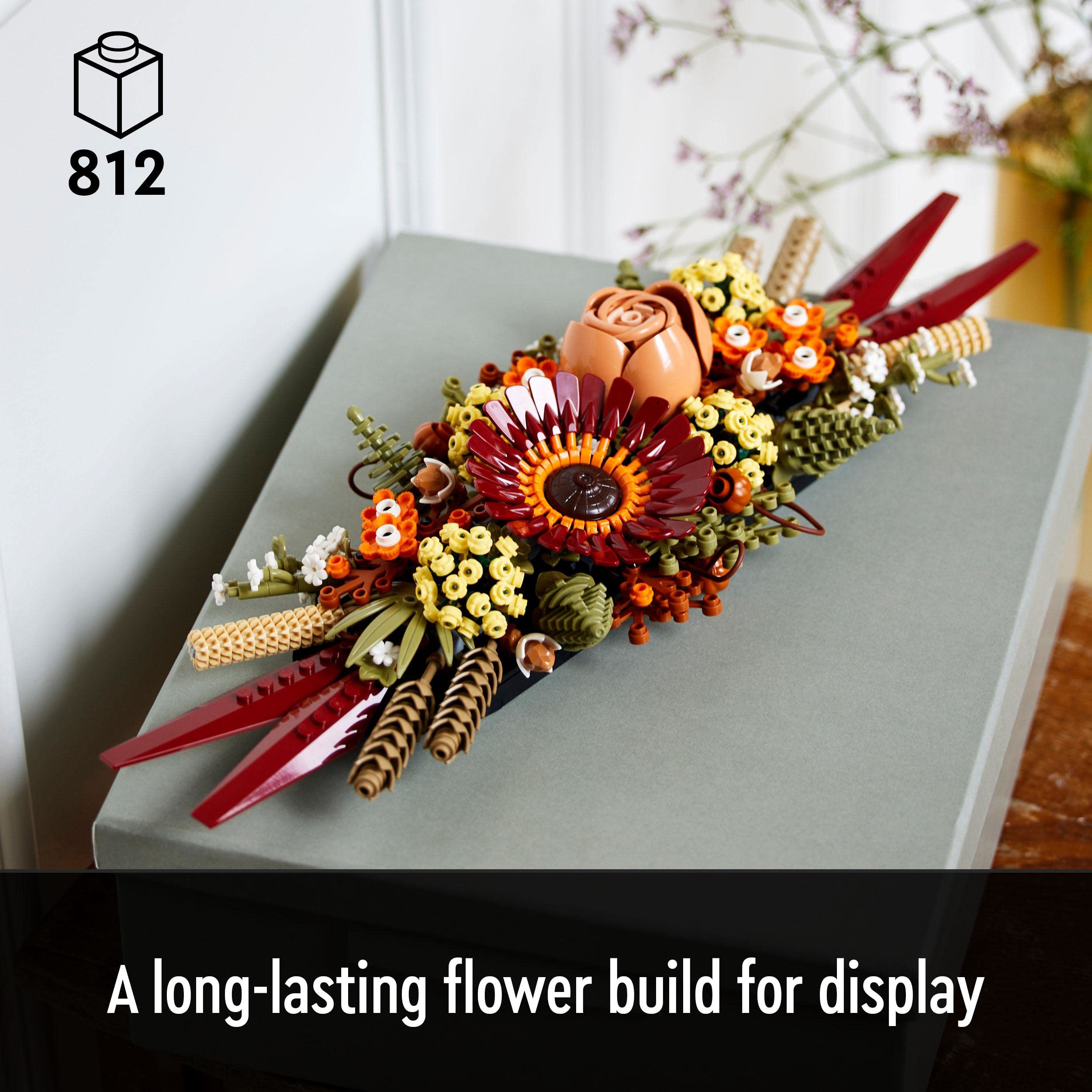 LEGO 10314 Icons Centrotavola di Fiori Secchi Finti, Set Fai da Te, Botanical Collection con Rosa e Gerbera Artificiali, Decorazione Tavolo o Parete, Idee Regalo per Lei e Lui, per Moglie e Marito
