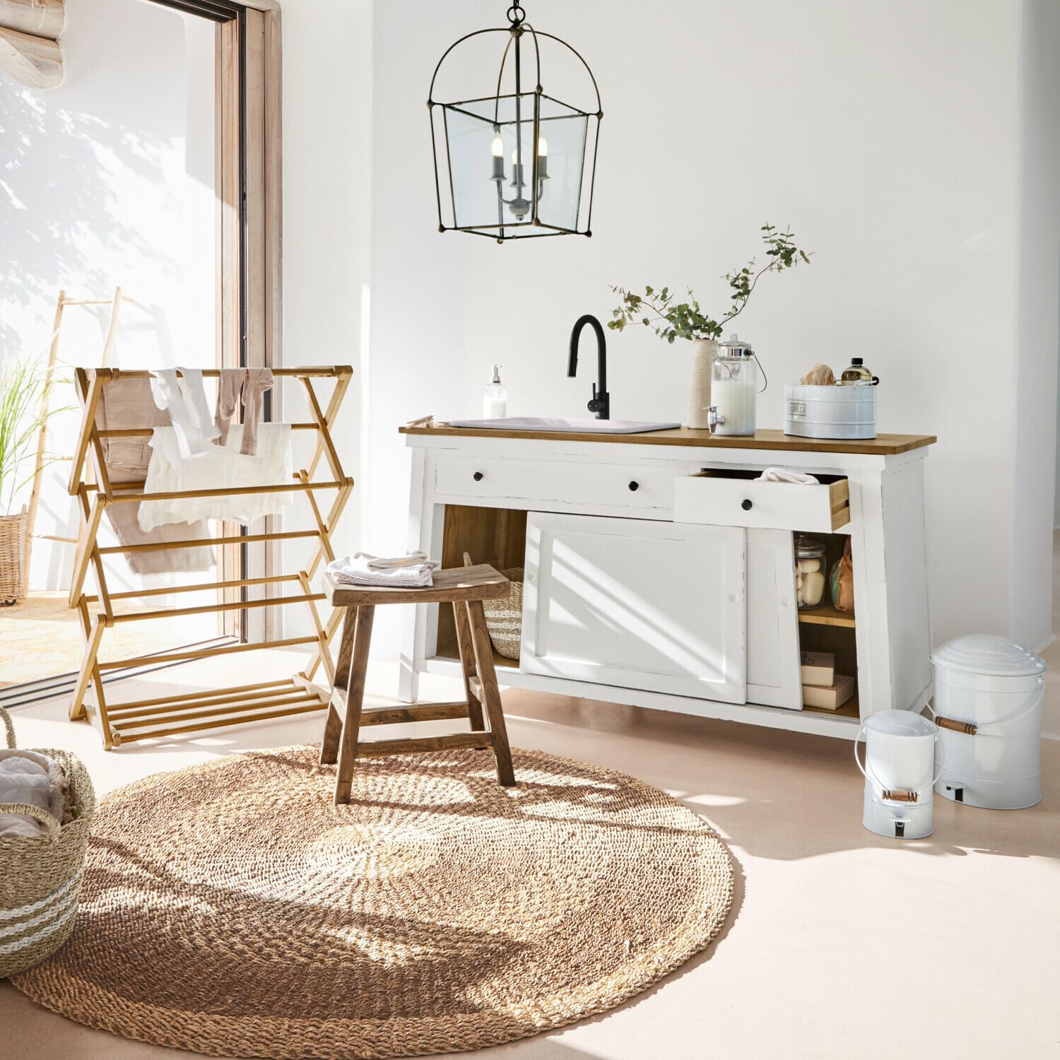 Loberon Pernell Coppia di pattumiere - in Ferro e Legno di Mango - Incantevole Stile Rustico, Bianco