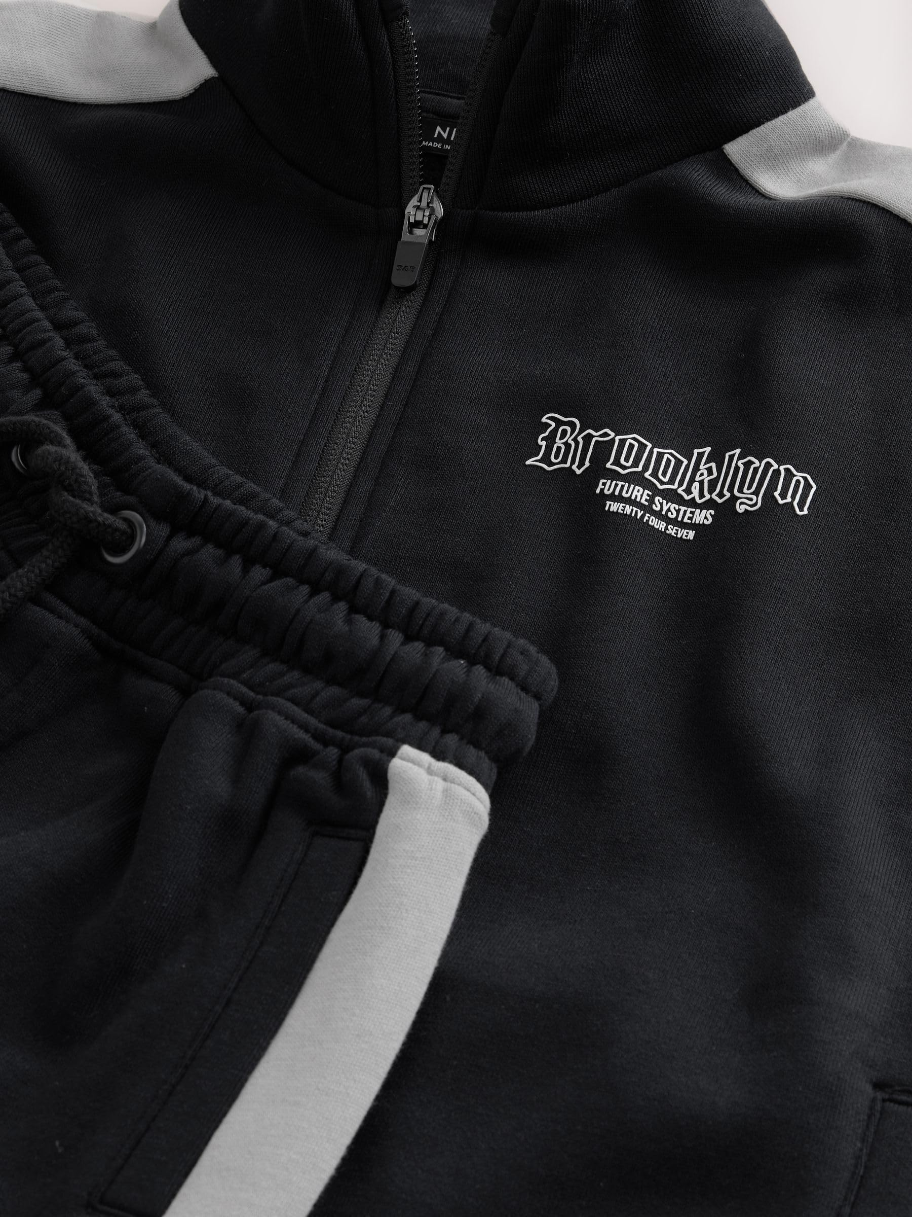 NEXT Niños Conjunto de sudadera con cremallera y cuello alzado y pantalones de chándal