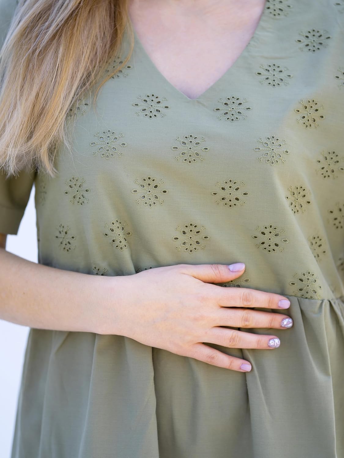 Women Summer Dress, Short Sleeve Eyelet V Neck Tunic Dress, Lightweight Casual Beach Sundress - Image 5