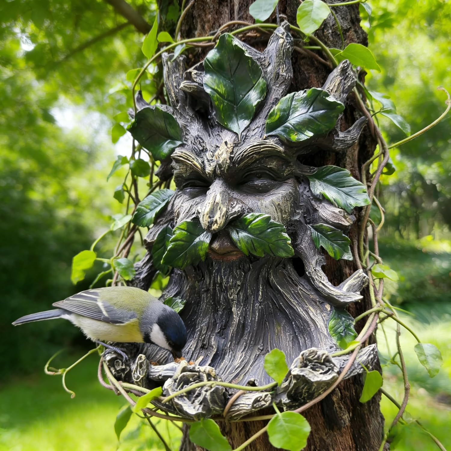 Whimsical Tree Face Garden Decoration ，Super Bowl Party Decor Valentine‘s Day Gift Decorative Tree Faces Decor Outdoor Wallmounted Statue Art with Leaf Features (Brown)