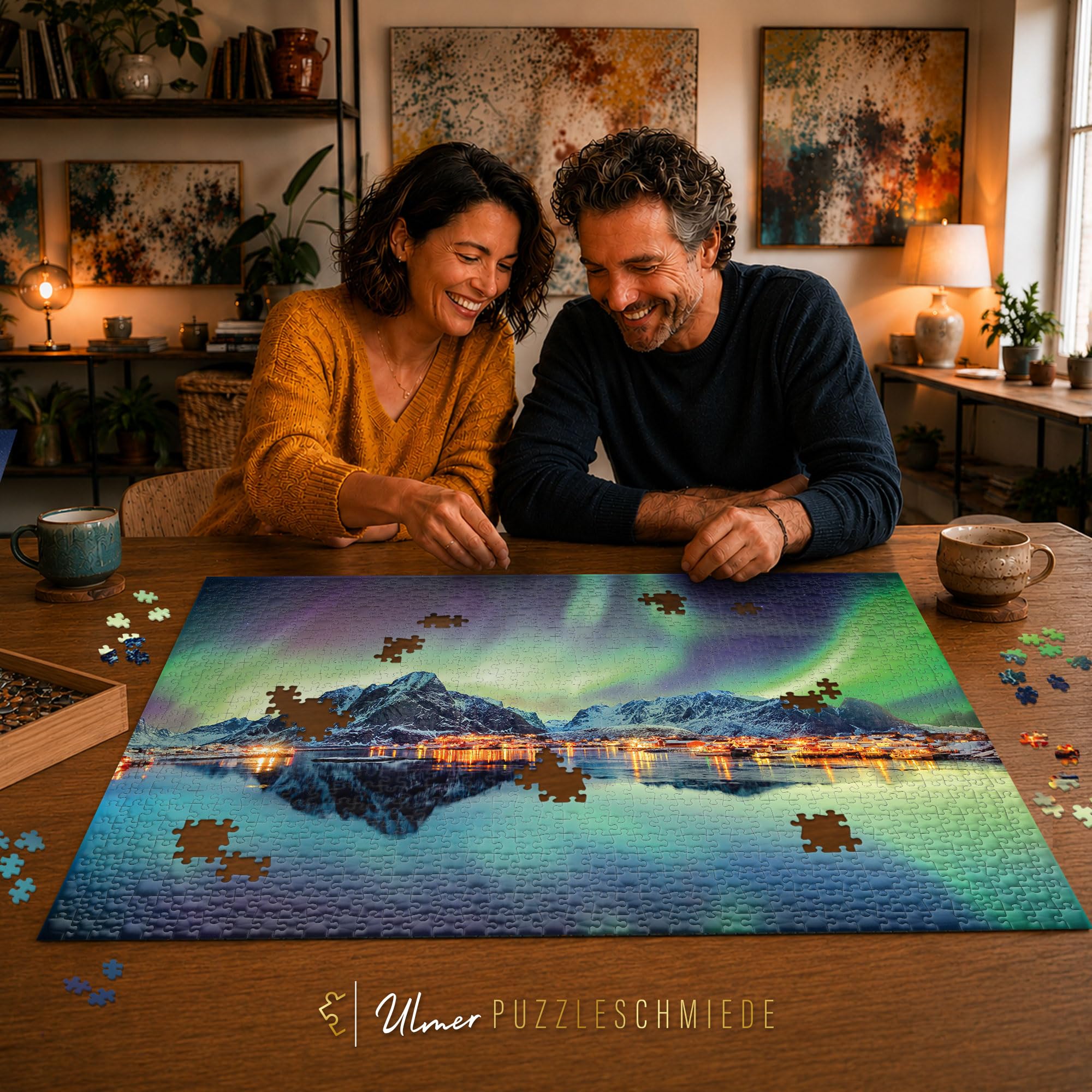 Ulmer Puzzleschmiede - 'Danse Lumineuse du Nord' - Puzzle de 2000 Pièces - Aurores Boréales dans le Ciel Nocturne Au-dessus des Villages de Pêcheurs à Lofoten, Norvège