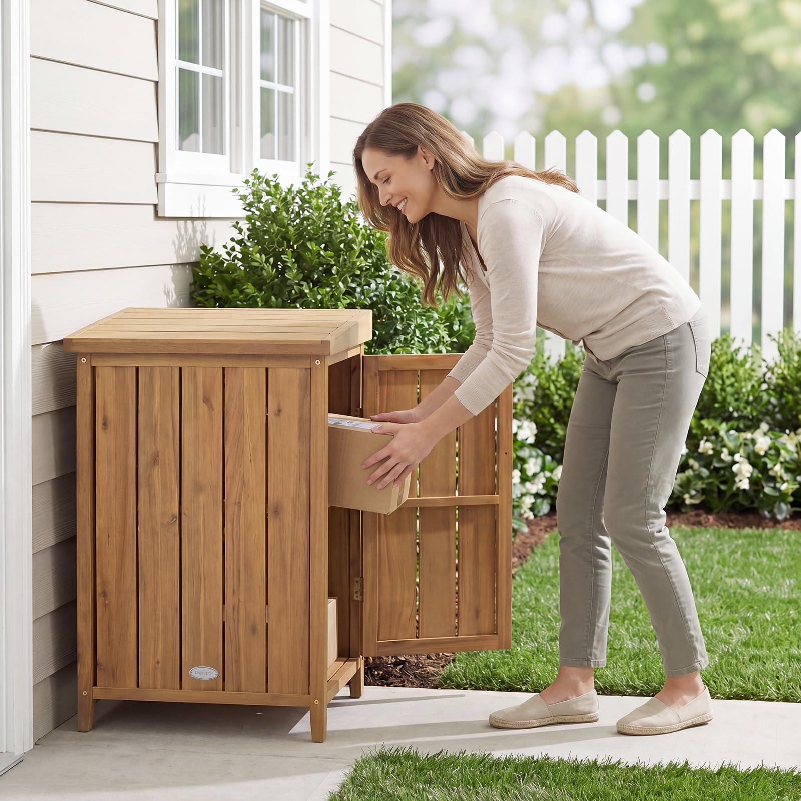 COSTWAY Armadio da Esterno in Legno Massello con Ripiano Rimovibile, Casetta Porta Attrezzi con Porta e Coperchio Apribile, Contenitore per Bidoni Spazzatura per Giardino, Cortile e Patio