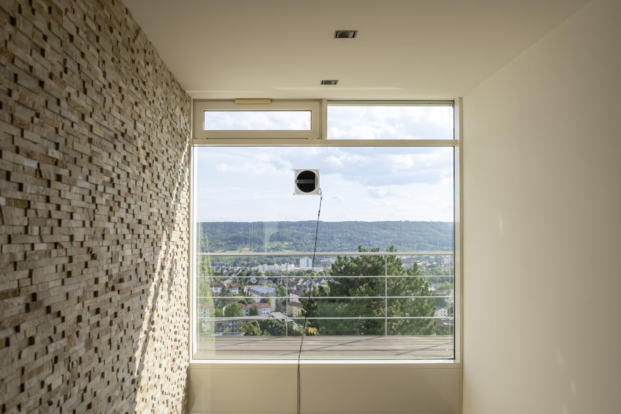 Kärcher Robot de ventana RCW 4, limpieza automática de ventanas, con cable de seguridad y batería de emergencia de 2,5 min/m², depósito: 150 ml, 5 modos de limpieza, cable: 5 m, 3 toallitas