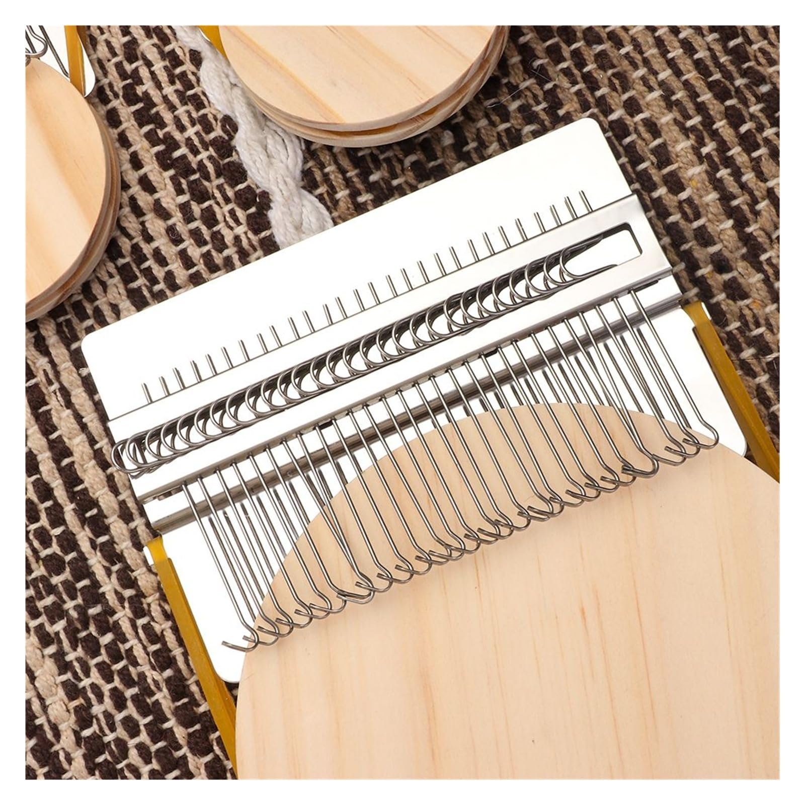 Yvxotrxnk Metal Darning Loom, przenośne ręczne narzędzie do tkania ubrań, zestaw "zrób to sam" z haczykami do skarpet i dżinsów, piękne narzędzie do szycia (28 haczyków)