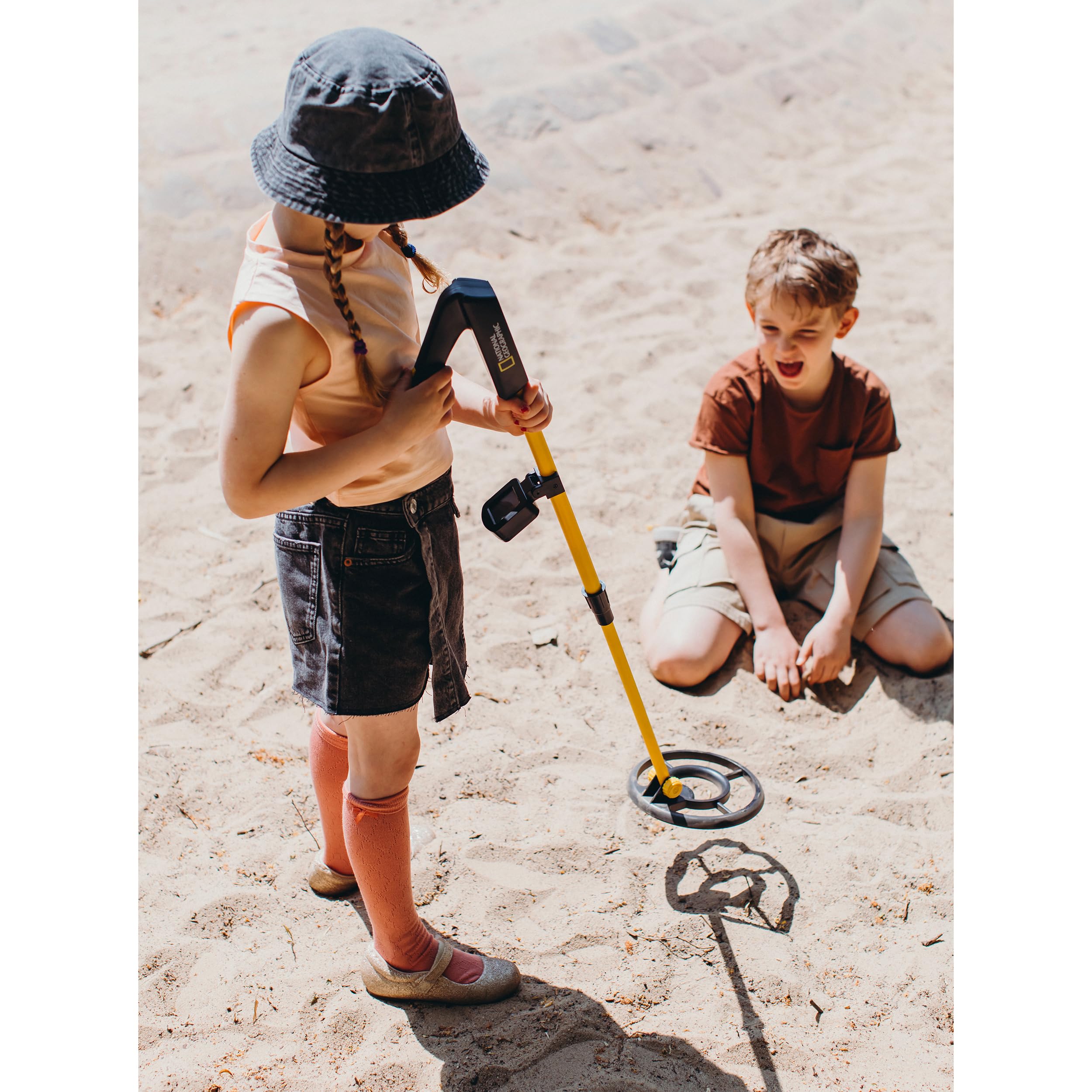 National Geographic Metalldetektor für Kinder mit 12 cm Suchtiefe, bis zu 15 cm wasserdichter Suchspule und LCD-Display, höhenverstellbar von 76 bis 88 cm, hochpräzises Metallsuchgerät für Anfänger