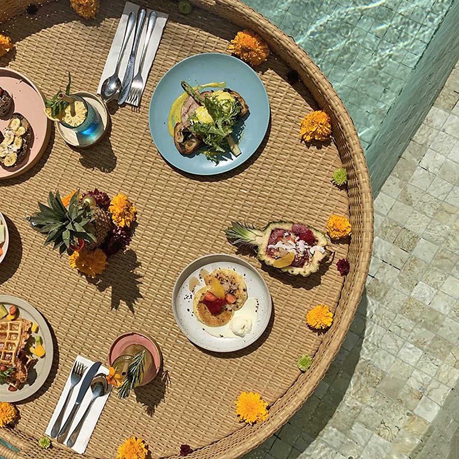 SDdPulse Vassoio da portata in rattan intrecciato, vassoio da portata galleggiante con manici, vassoio da portata galleggiante per bar, piscina, per servire bevande, brunch, cibo, giallo, 60 cm
